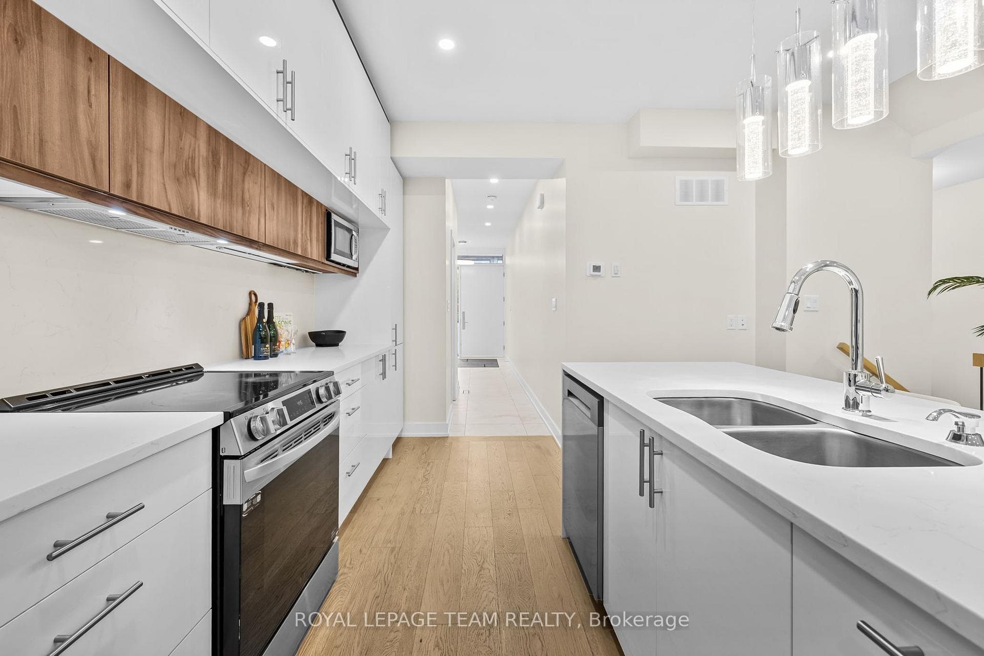 498 Wentworth Avenue photo 5