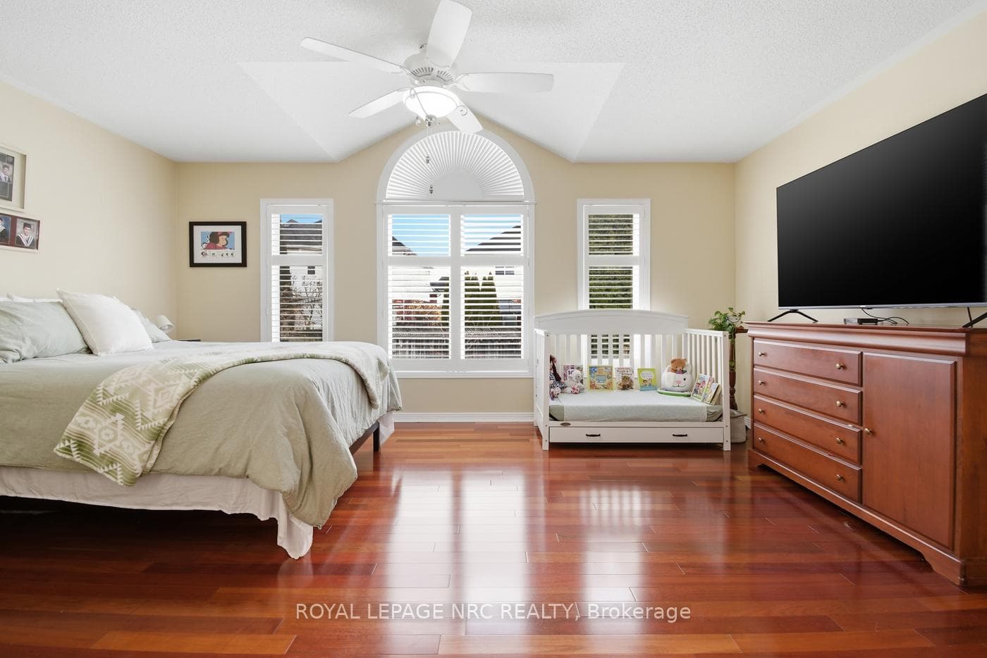 65 MCCAFFERY Crescent photo 26