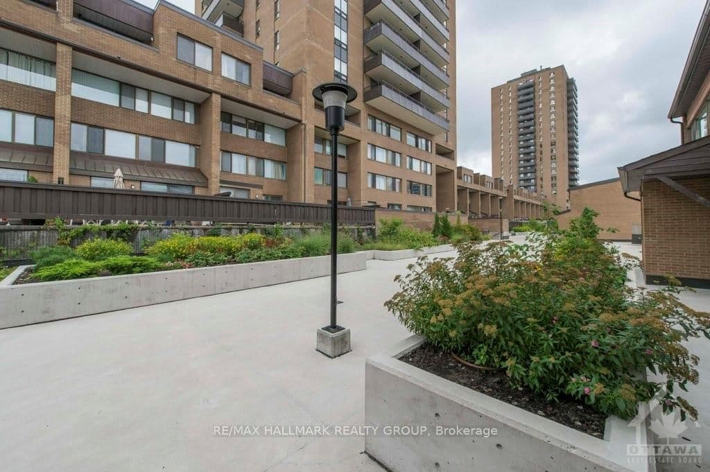 515 ST LAURENT Boulevard Unit 2211 photo 28