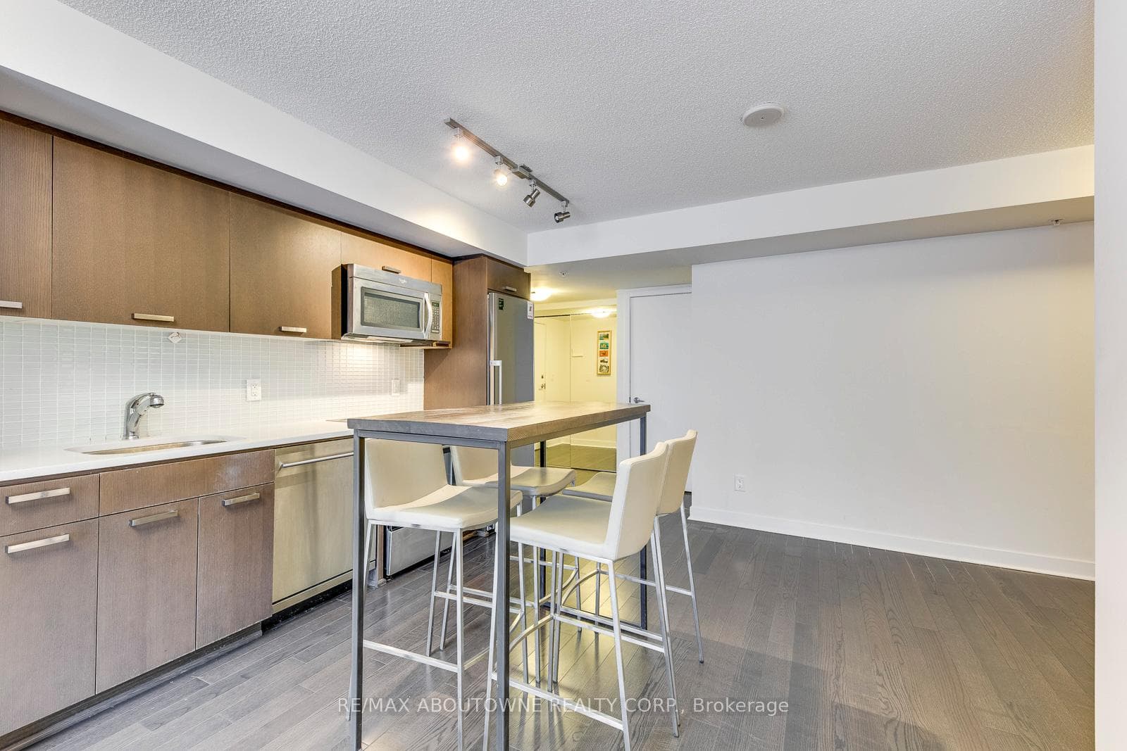 295 Adelaide Street Unit 406 photo 16