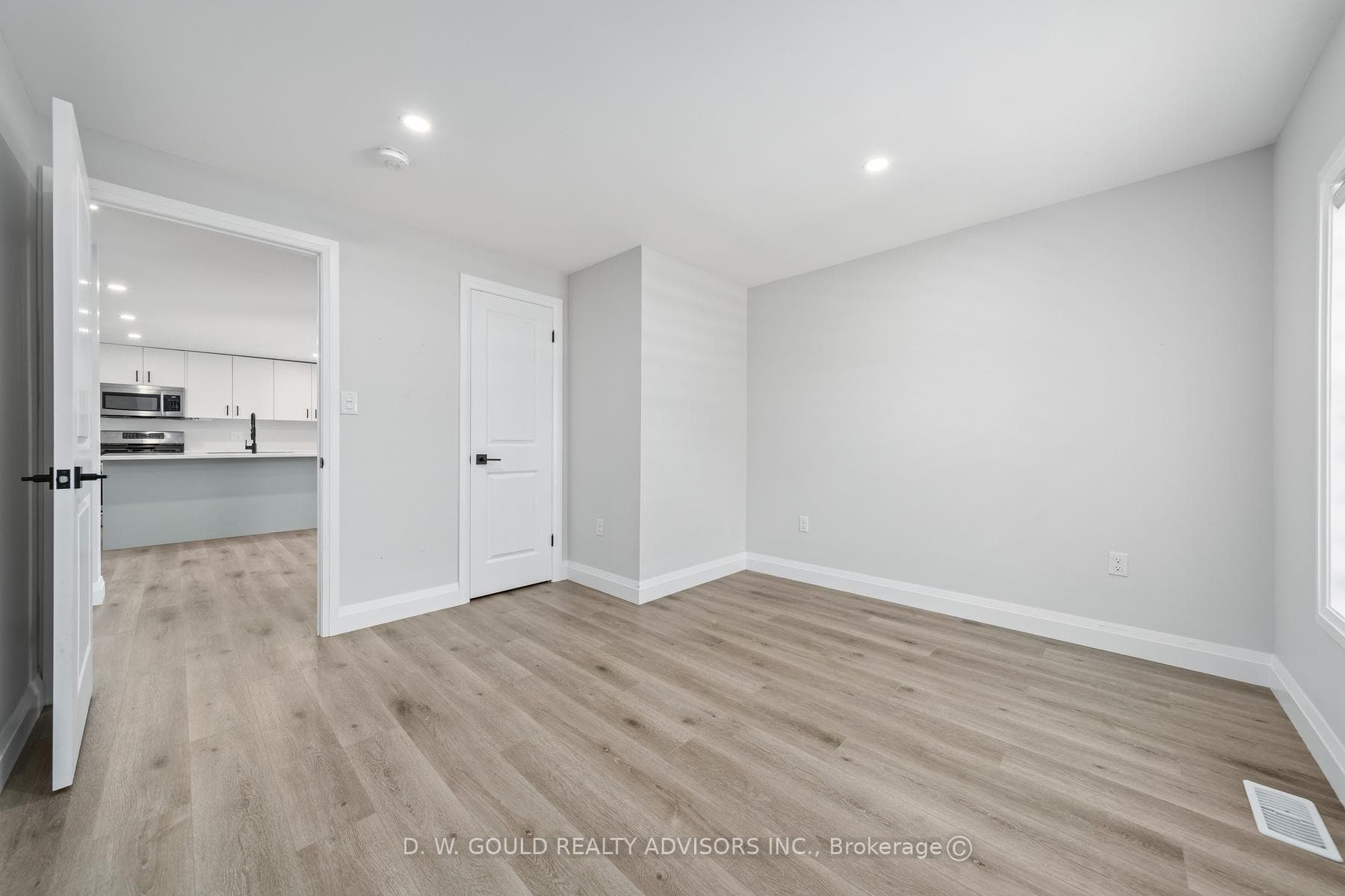 330 William Street photo 21