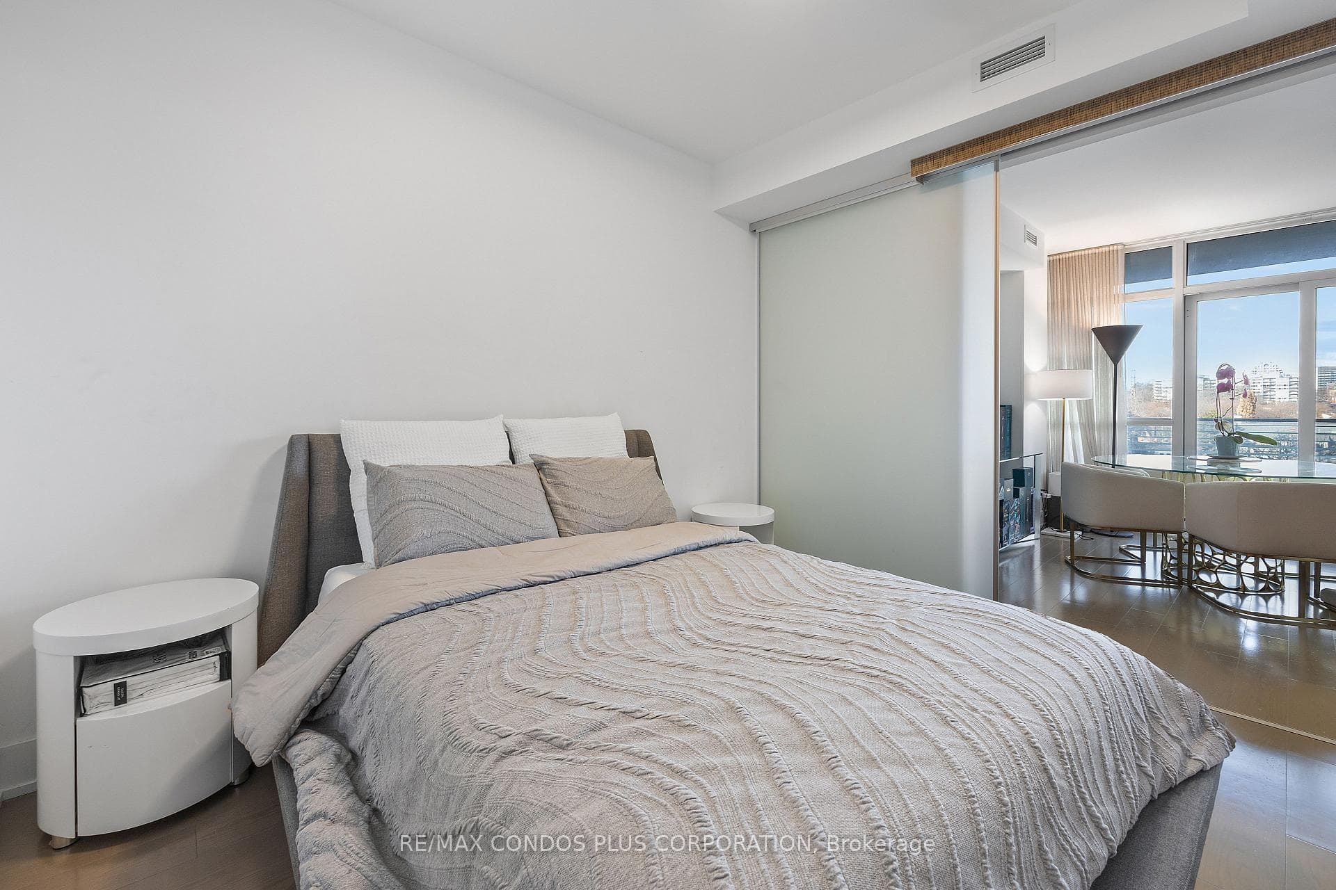 170 Avenue Road Unit 607 photo 13