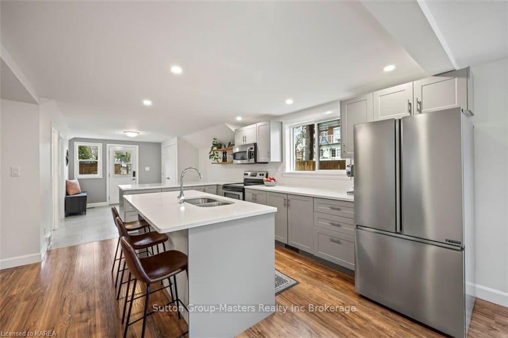 160 CHARLES Street photo 12