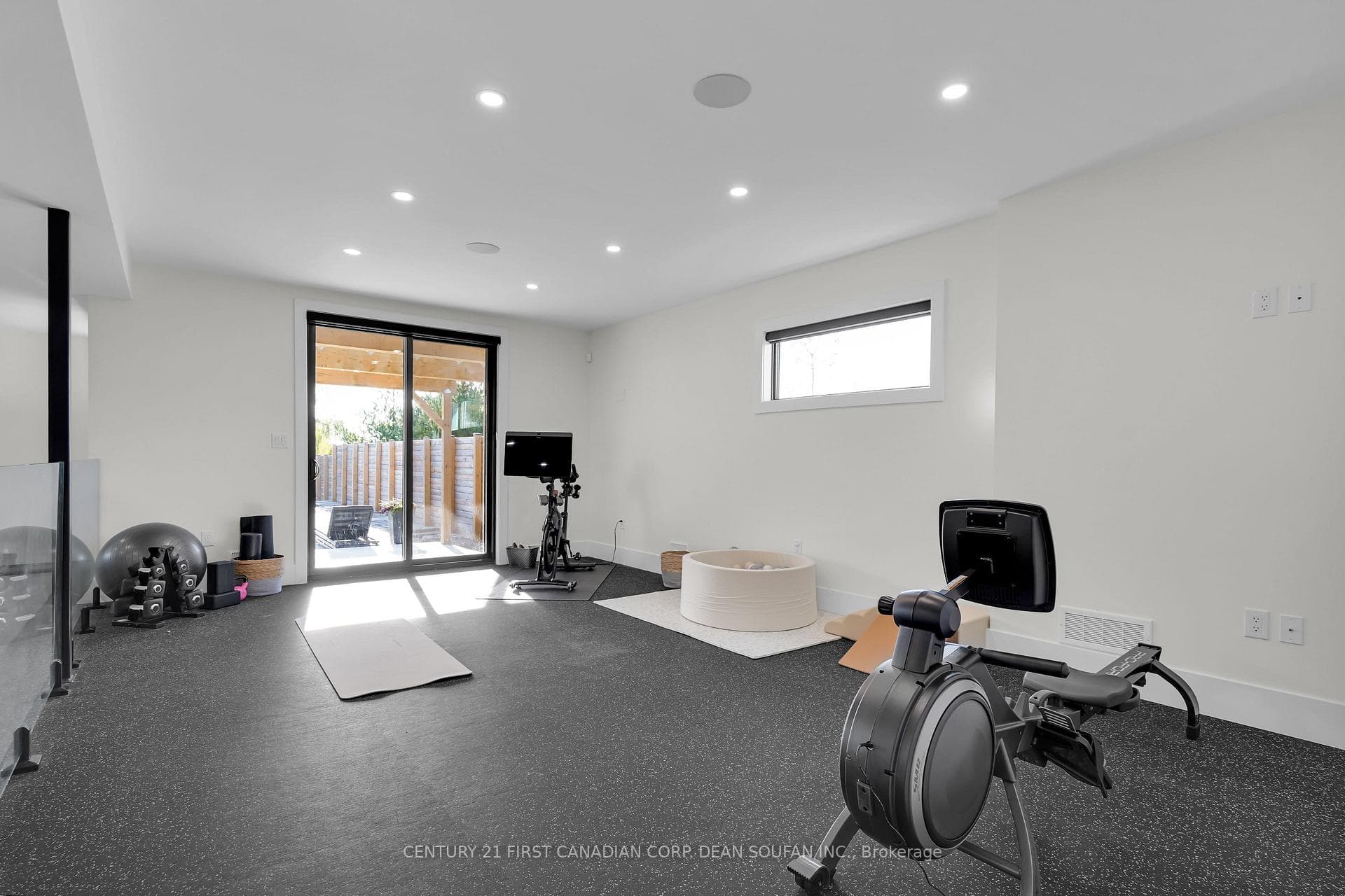 7110 Silver Creek Circle photo 40