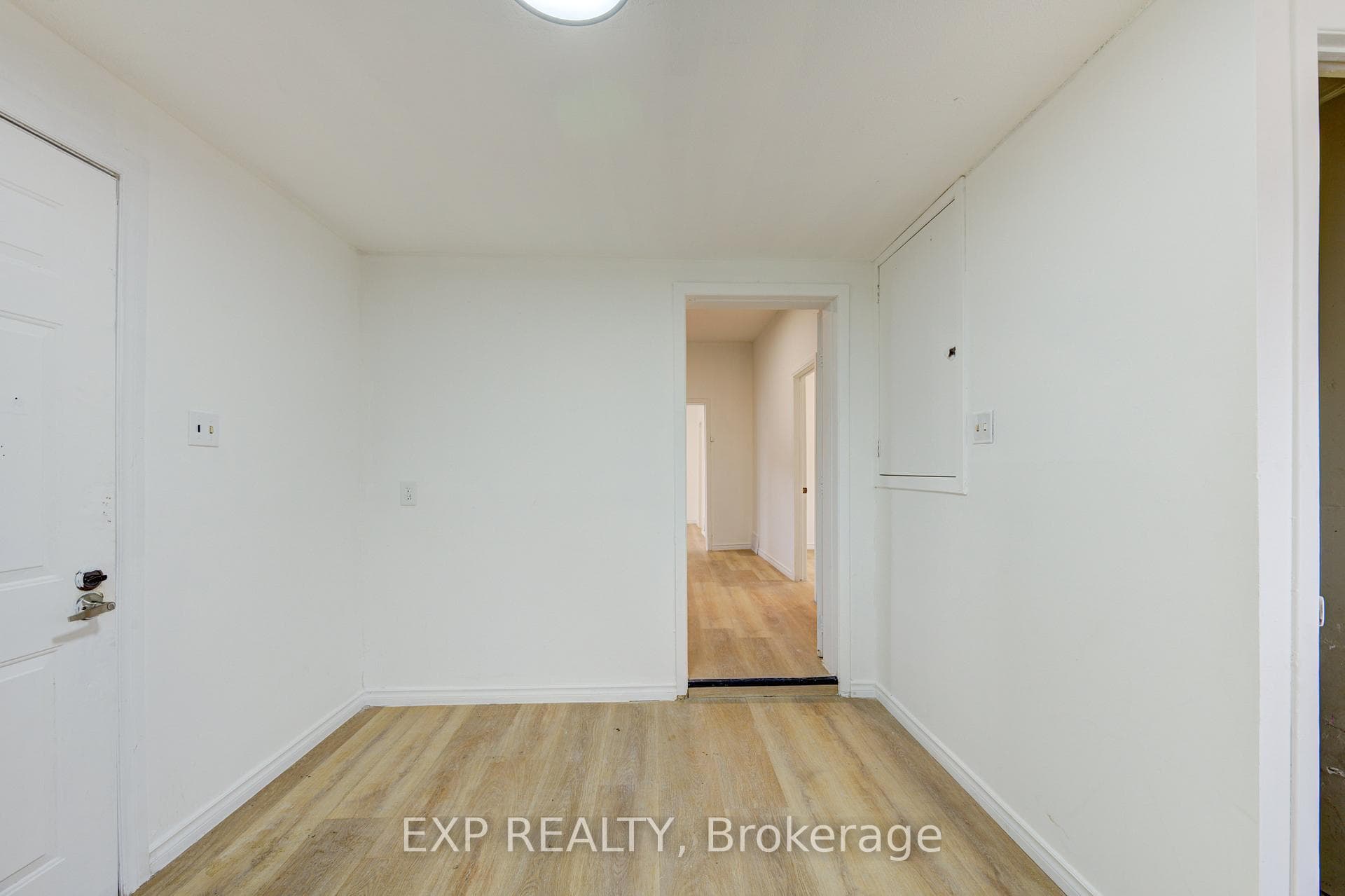 524 Simcoe Street photo 18