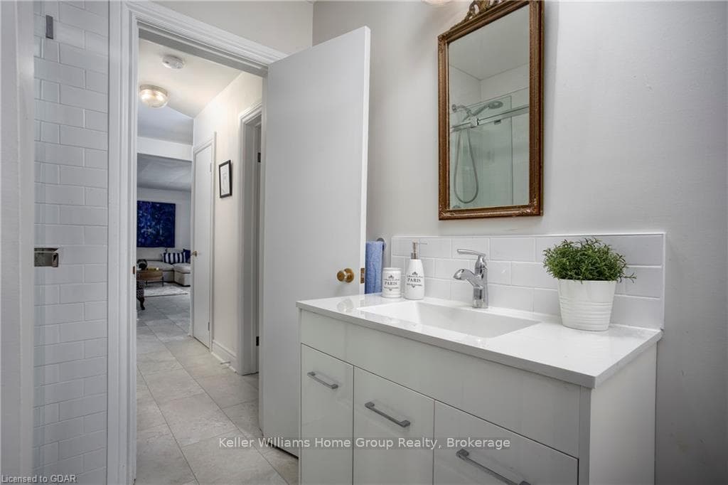10 HAMEL Avenue photo 28