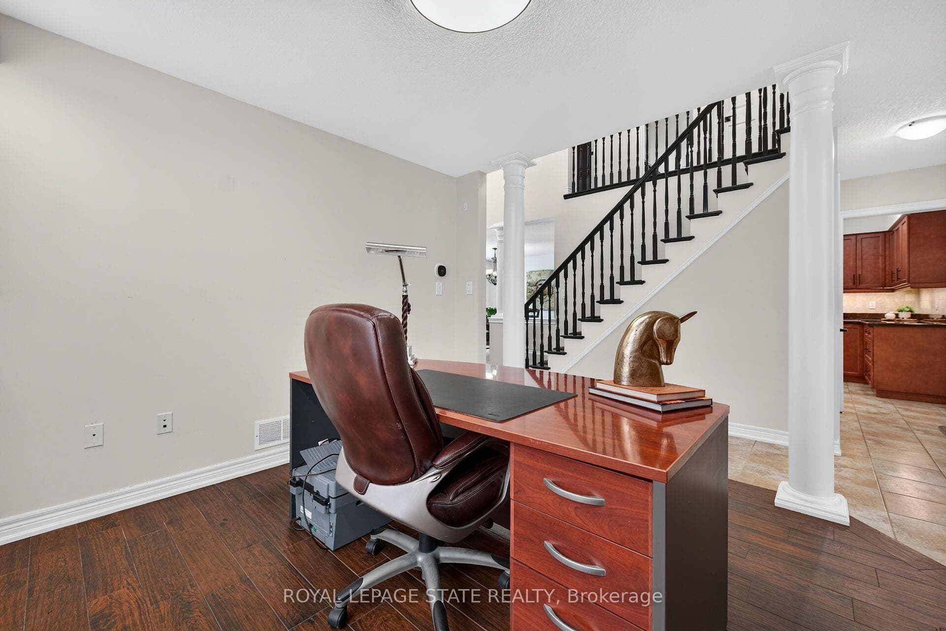 160 Wills Crescent photo 7