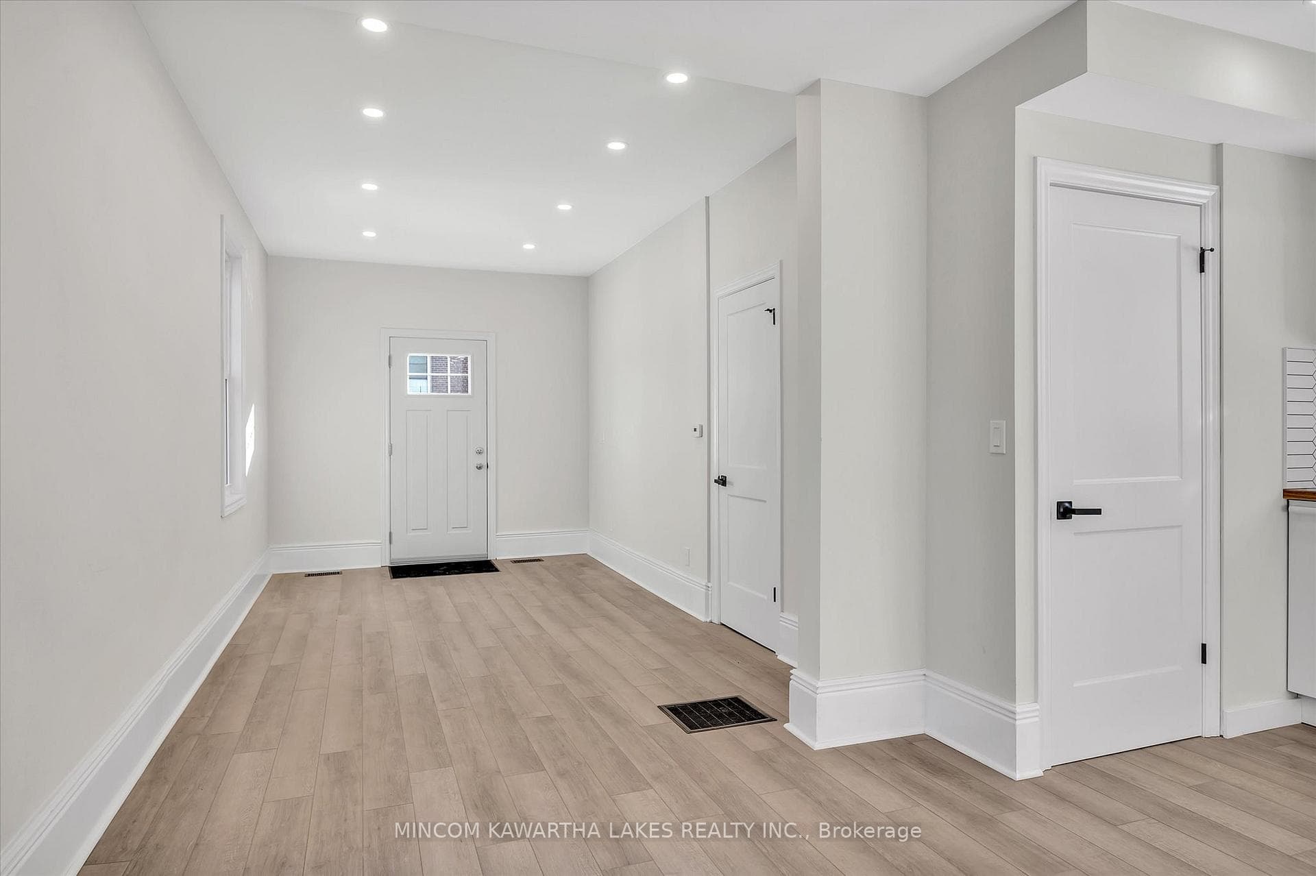 588 Wolfe Street photo 9