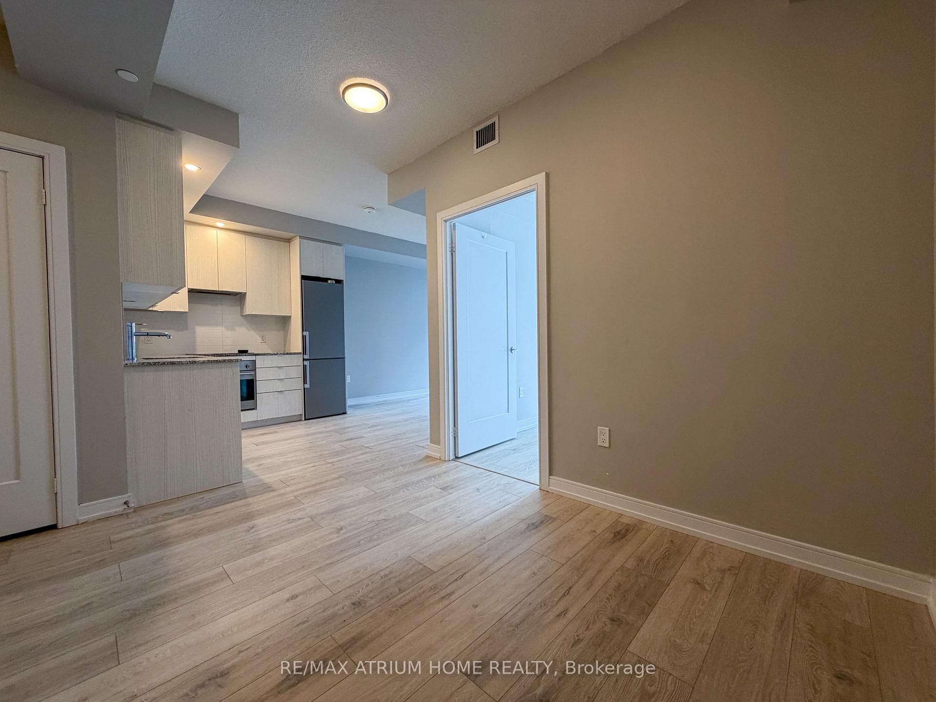 225 Village Green Square Unit 2705 photo 3