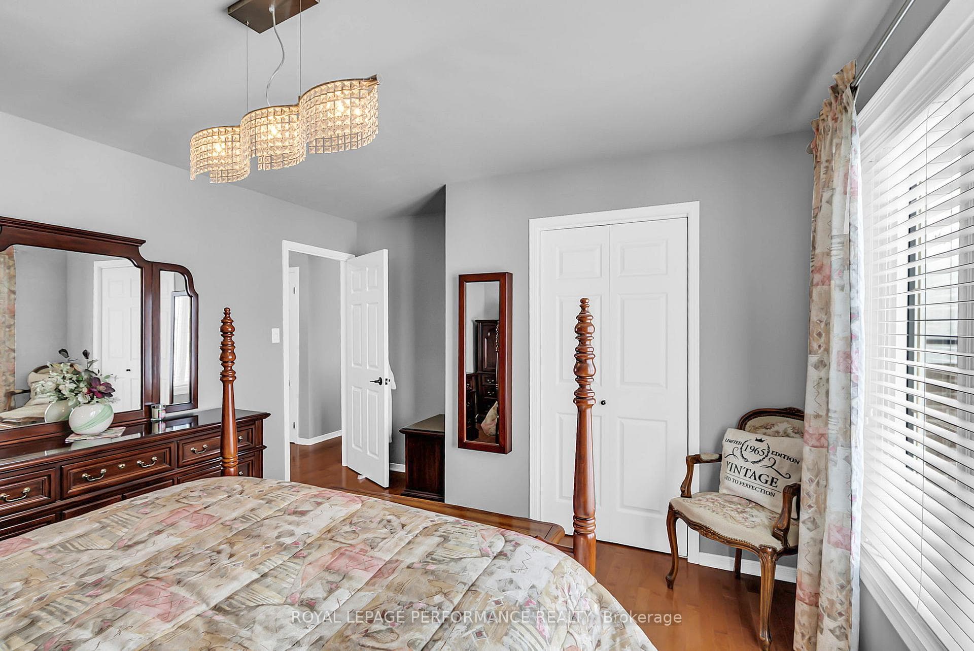 220 Dunbar Avenue photo 17