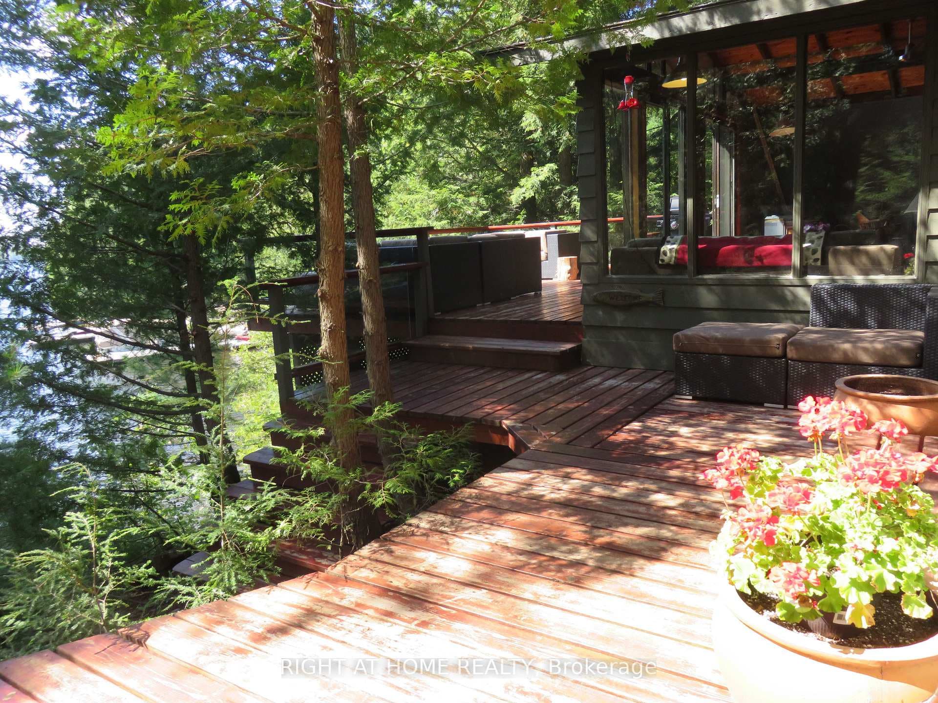 Side deck/lake views