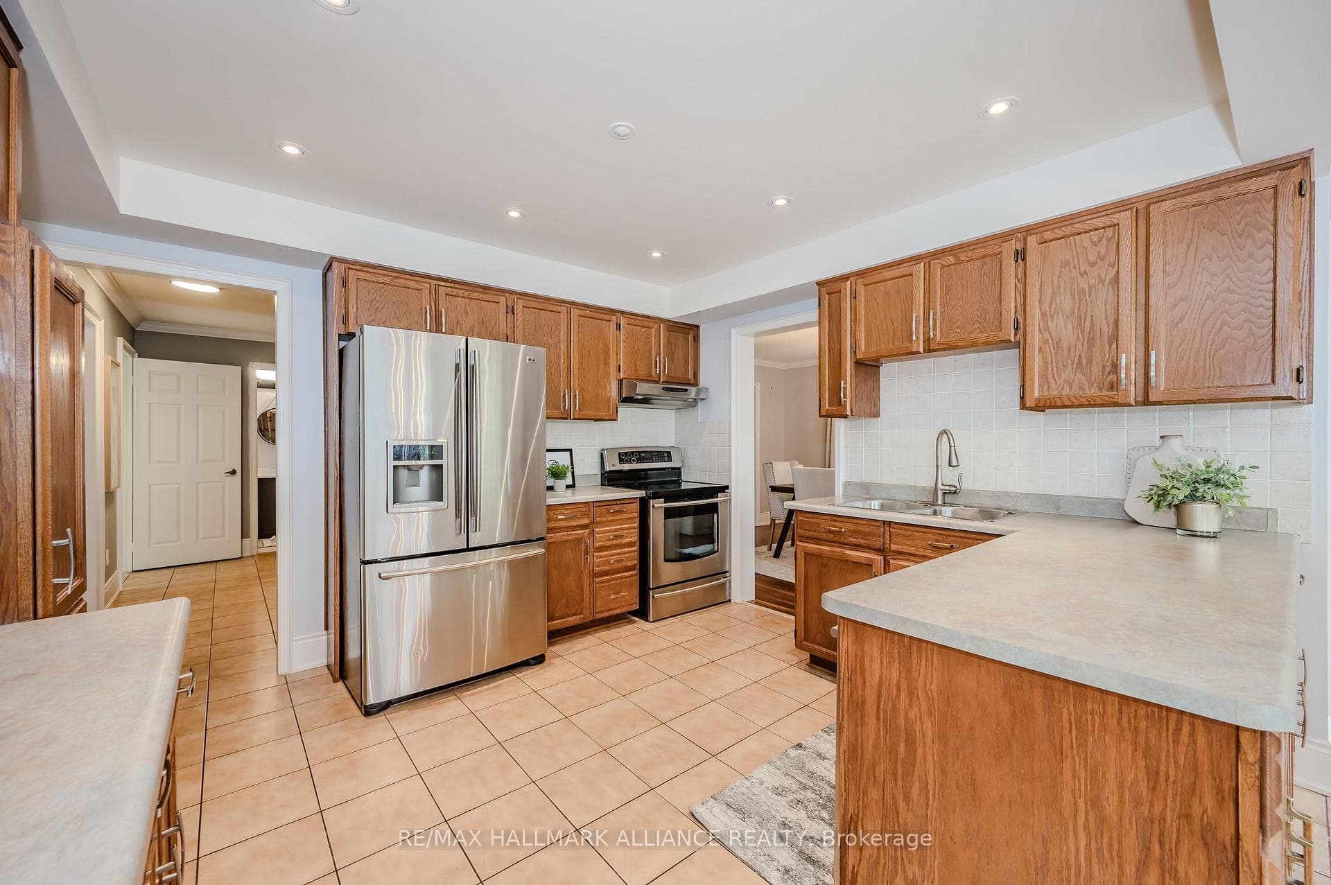 2080 Wincanton Crescent photo 11