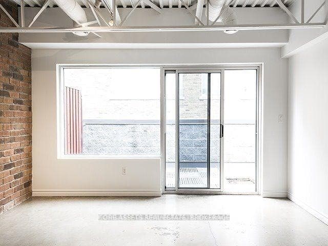 Living Space/ Walkout to 300 Sq ft Terrace