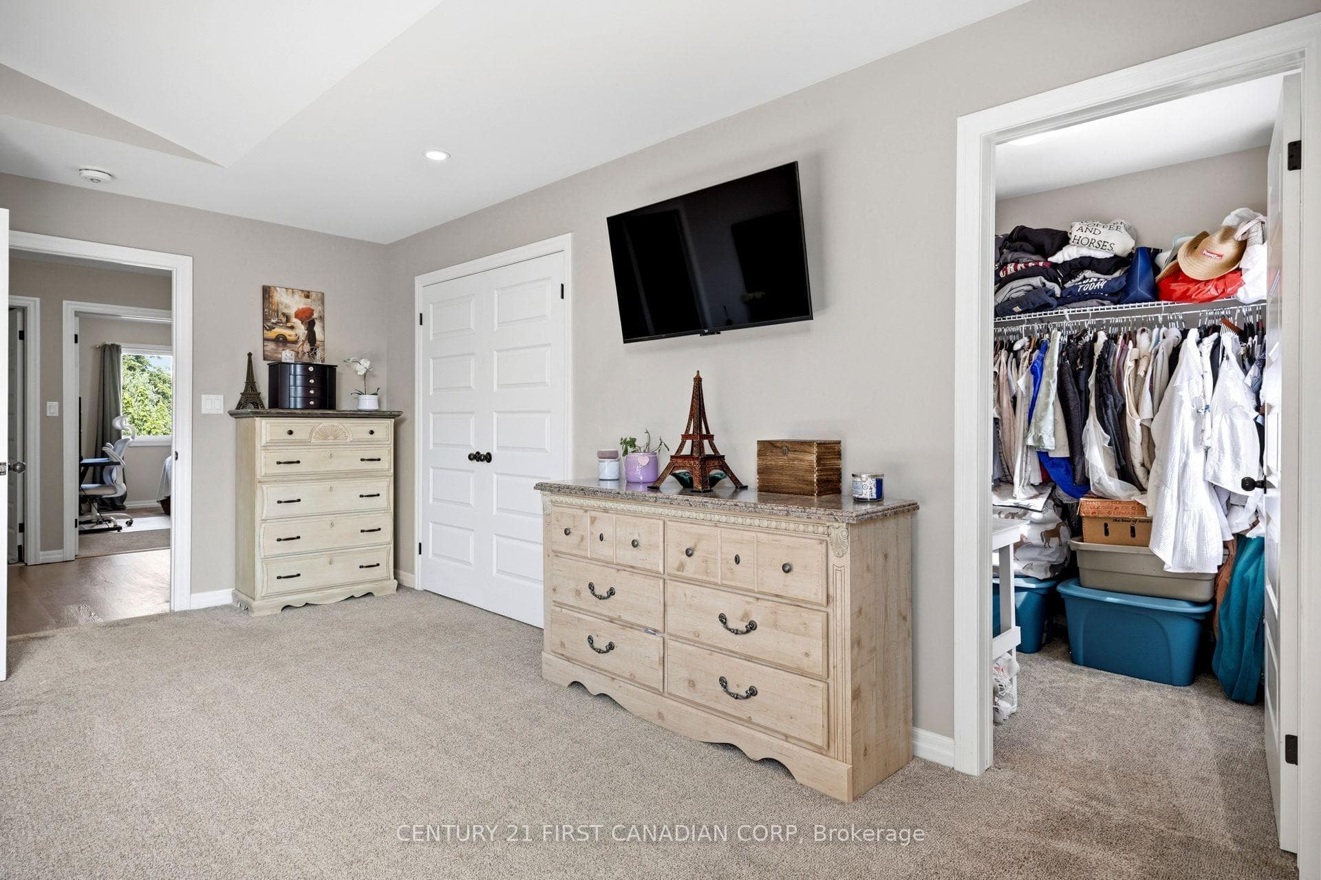 279 Oak Street photo 25