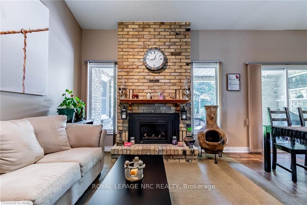 61 FALLINGBROOK Drive photo 3