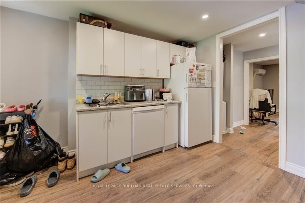79 Lowell Avenue photo 23