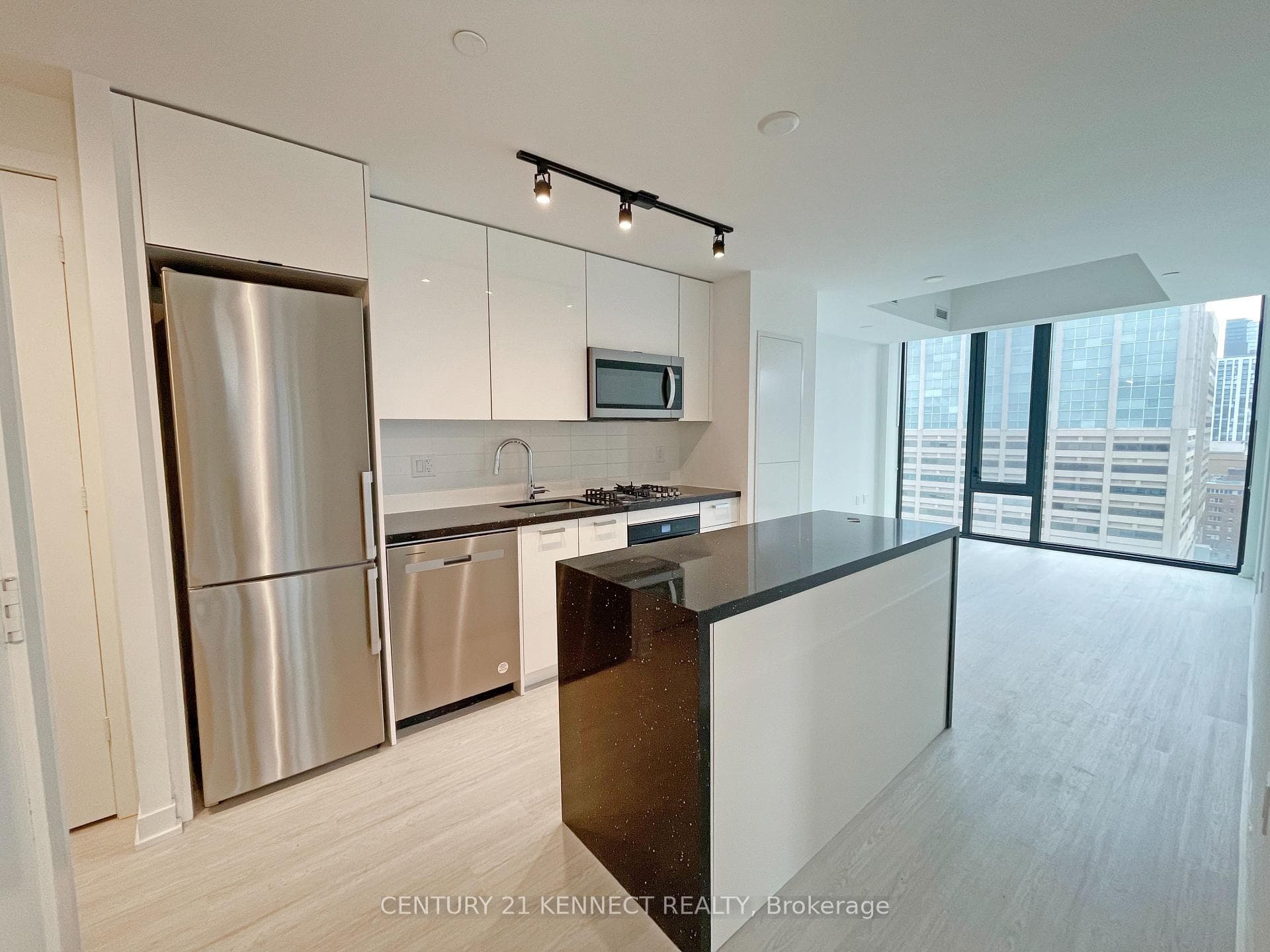 195 McCaul Street Unit 1710 photo 6