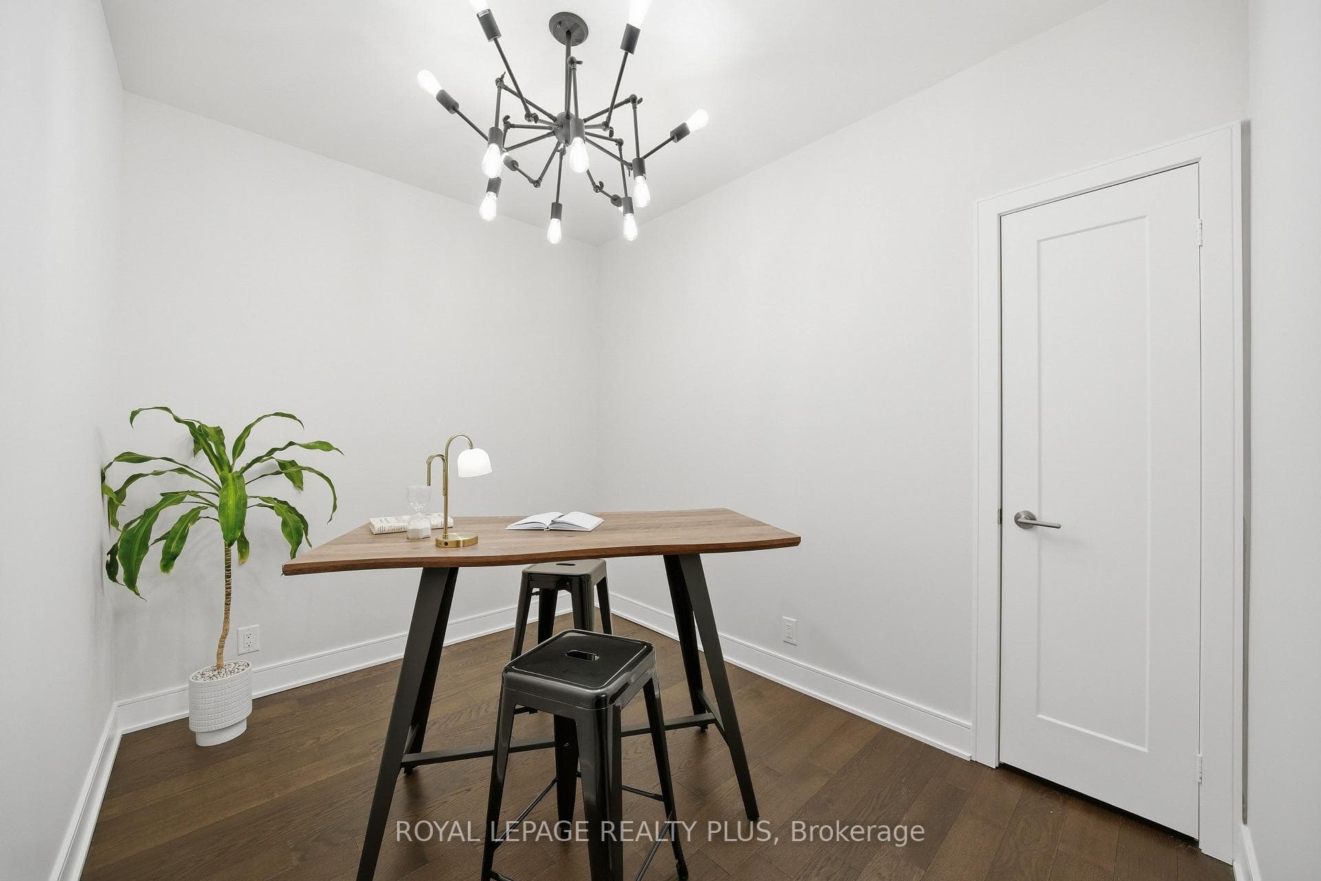 1575 Lakeshore Road Unit 117 photo 28