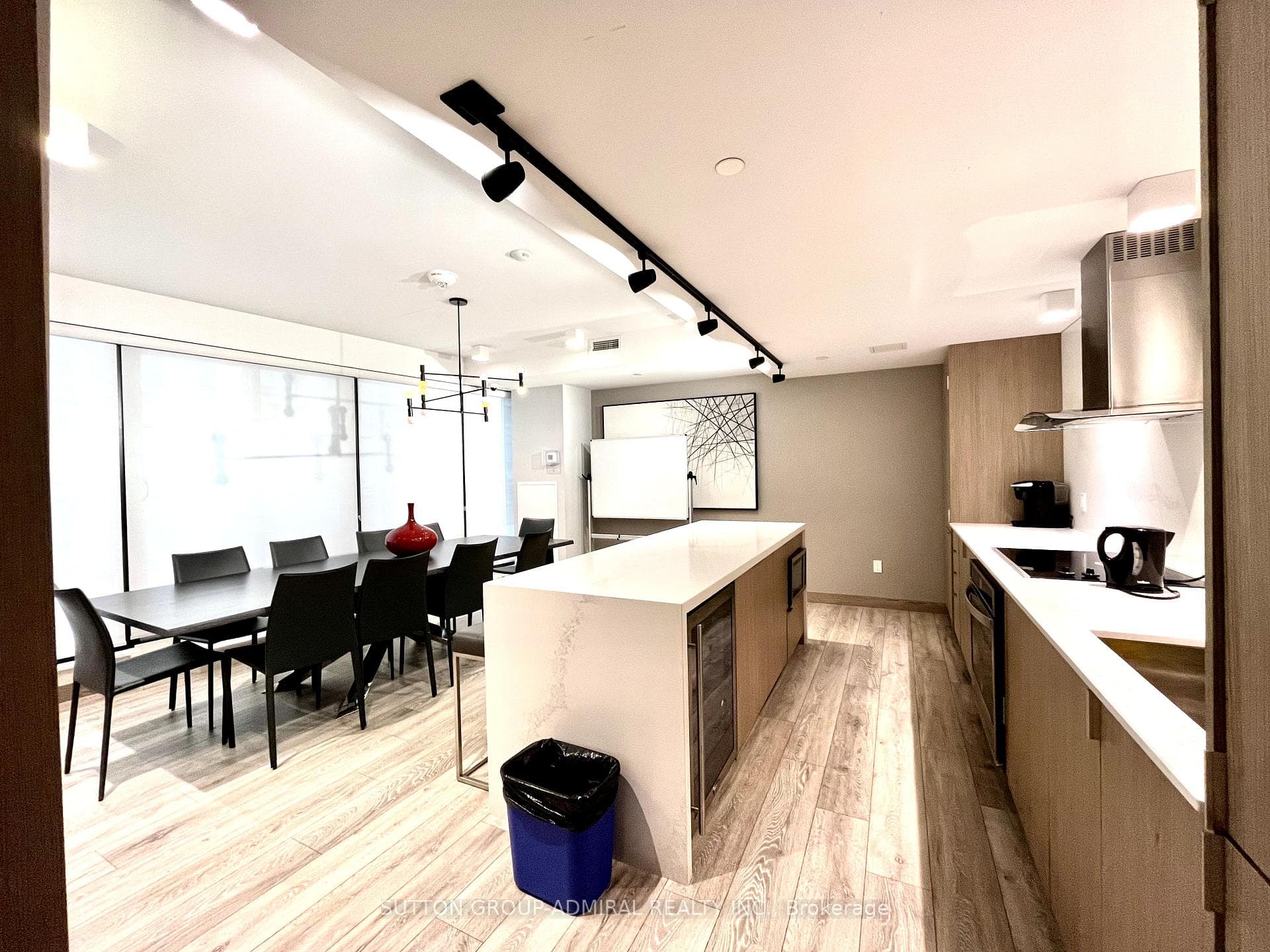 215 Queen Street Unit 912 photo 11