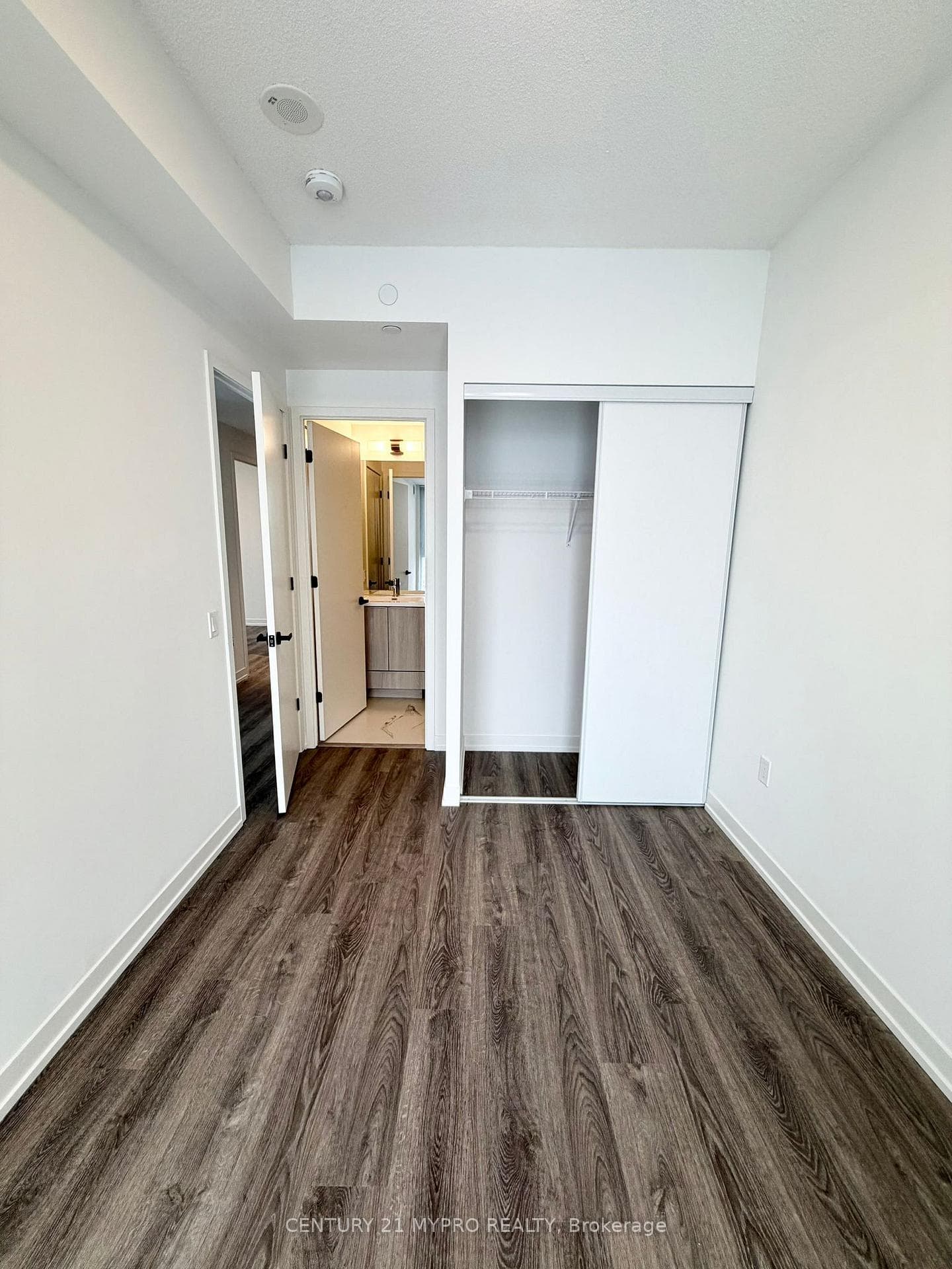 8 Interchange Way Unit 5812 photo 15