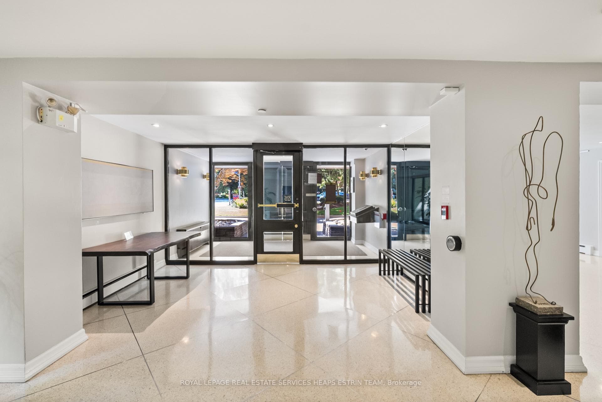 581 Avenue Road Unit 204 photo 18