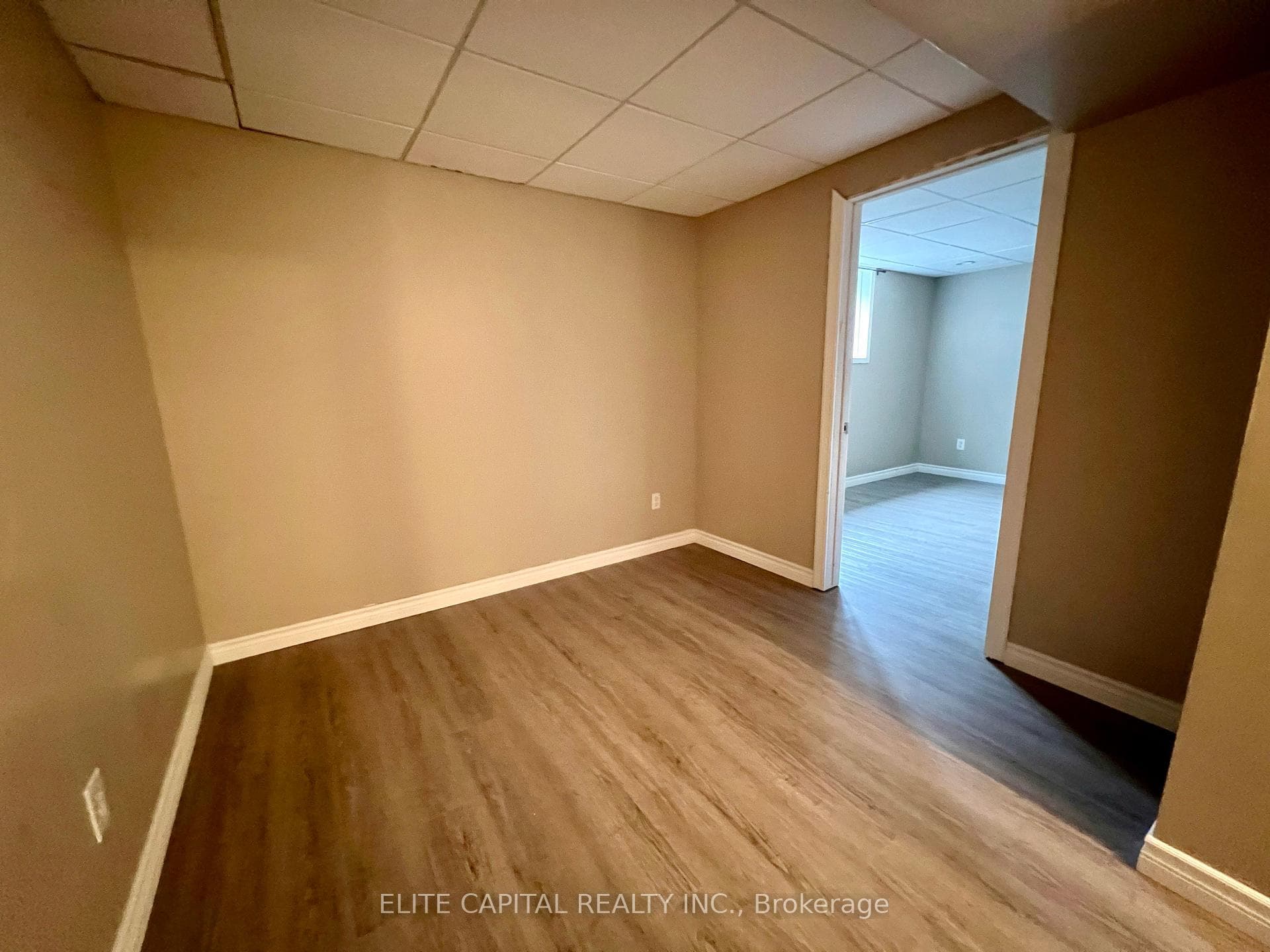 381 Wright Crescent photo 21