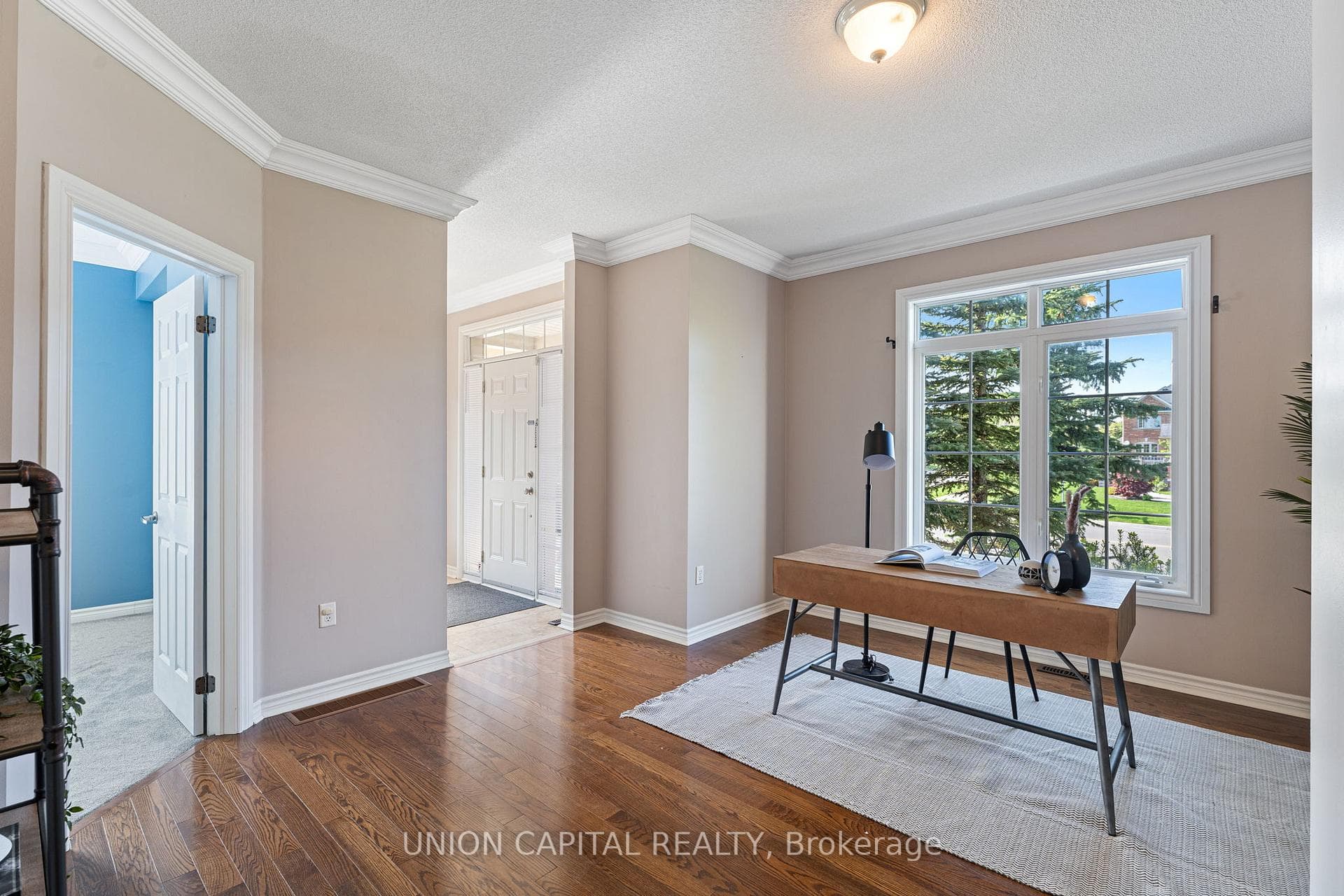 137 Civic Centre Drive photo 27