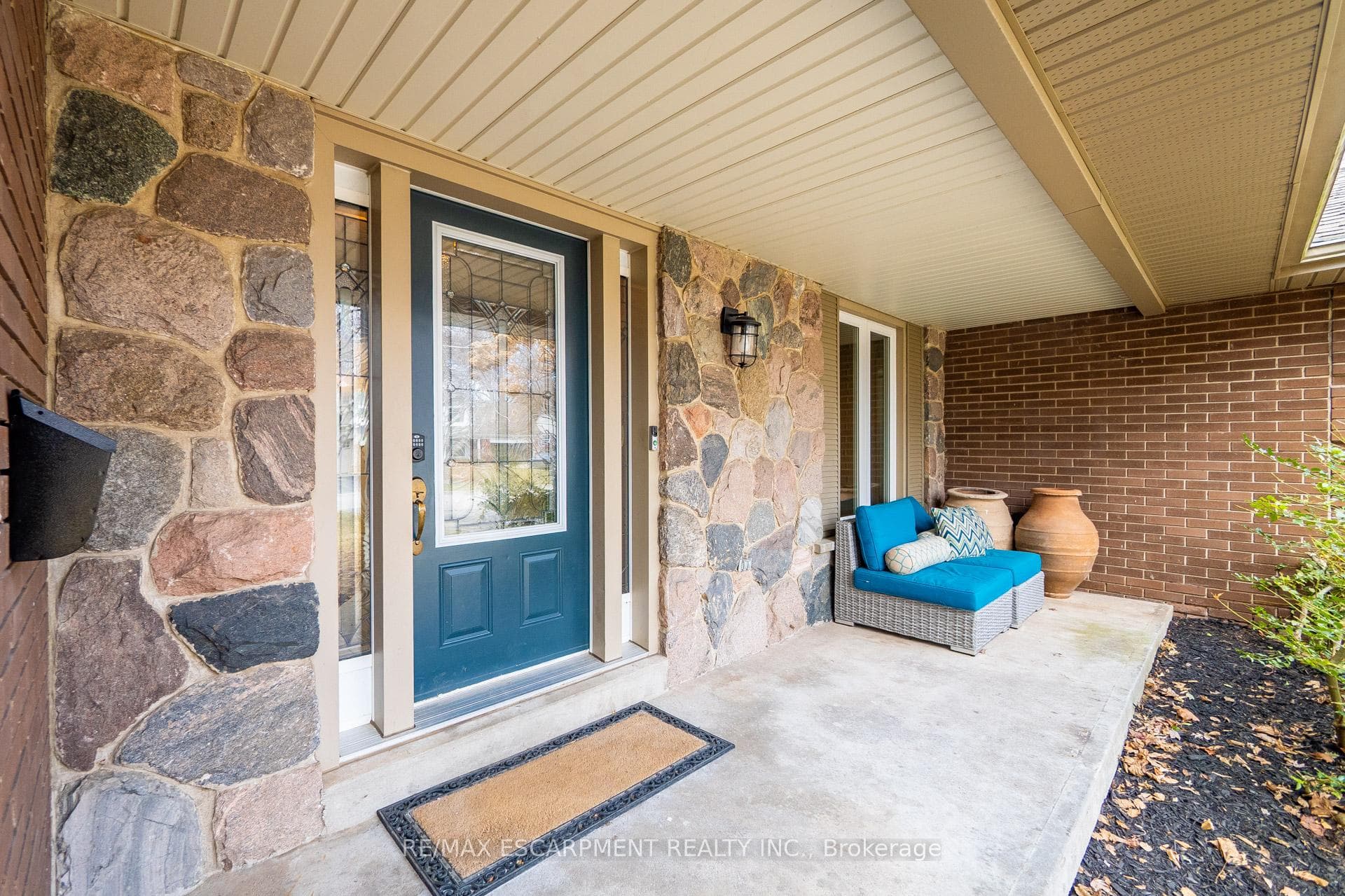 344 Camelot Court photo 3
