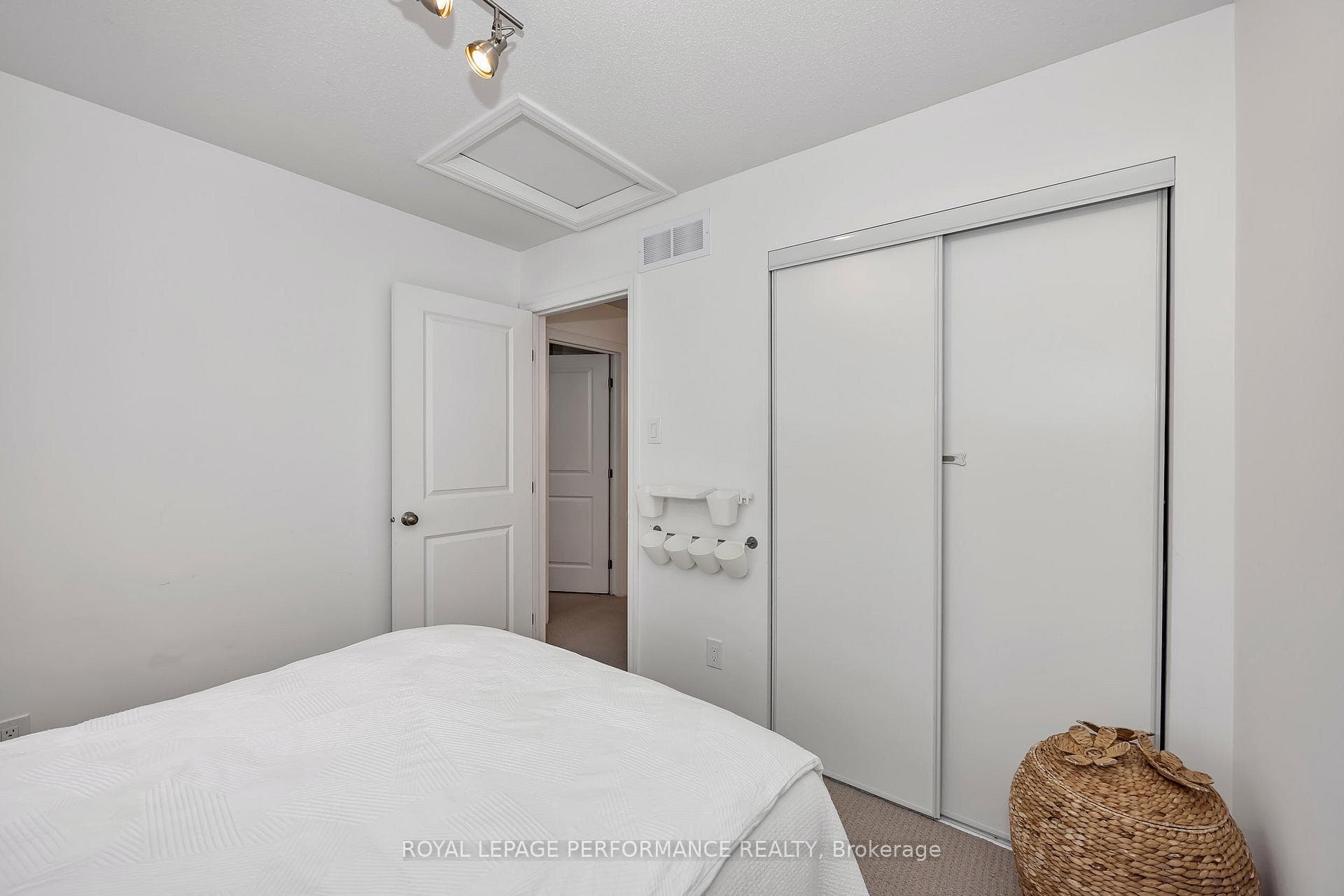 510 Knotridge Street photo 19