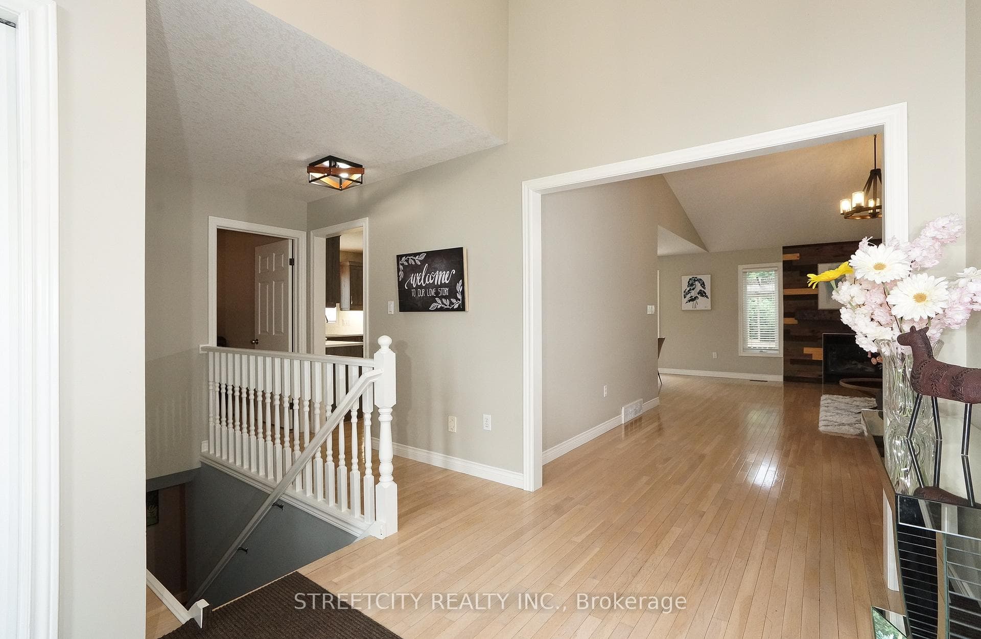 1861 Louise Boulevard photo 4