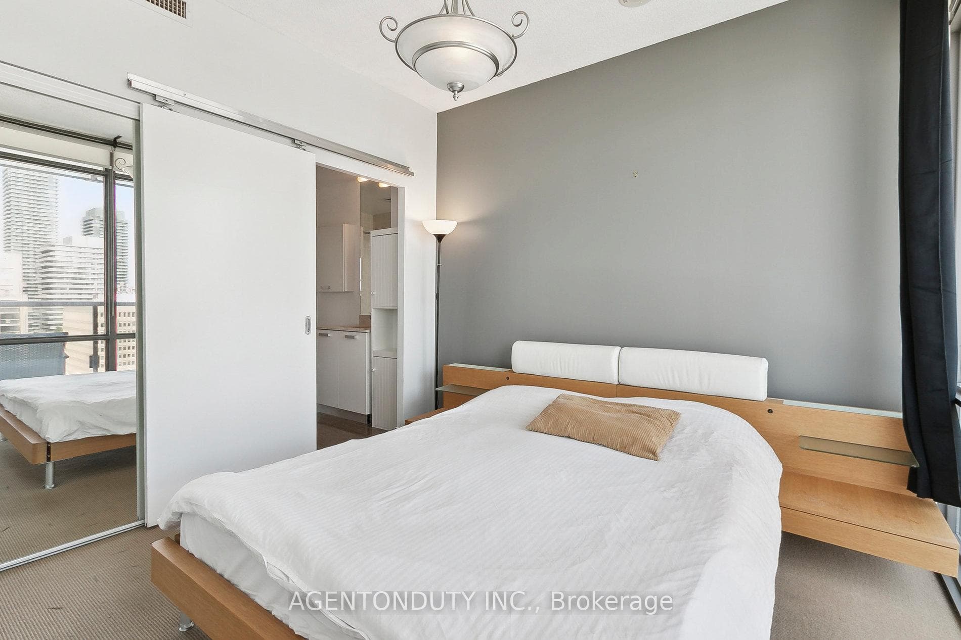 37 Grosvenor Street Unit 2507 photo 38