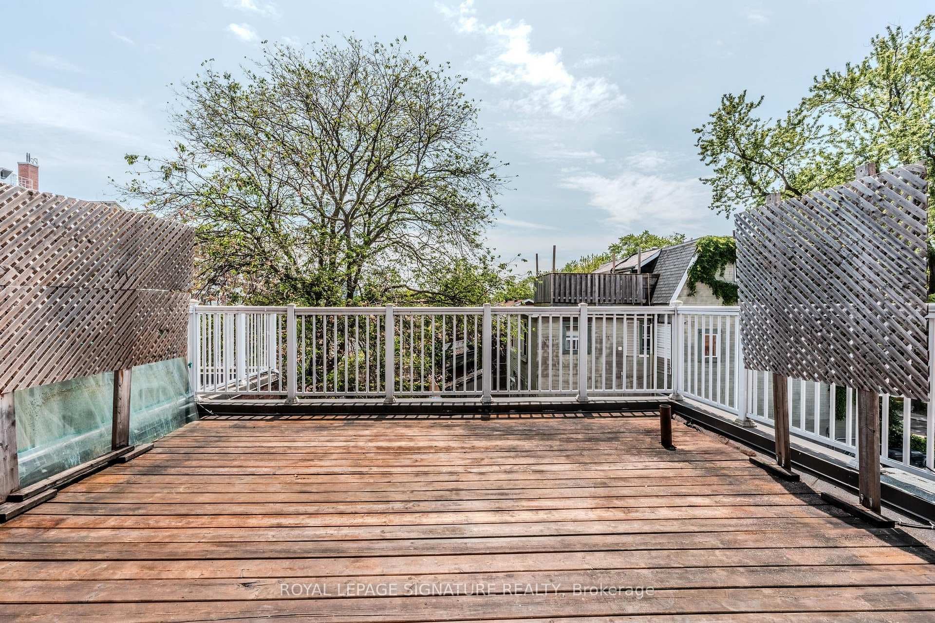 1541 Dundas Street Unit B photo 1