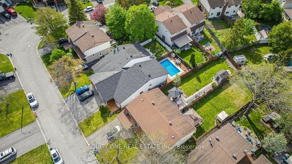 1112 Burgundy Lane photo 4