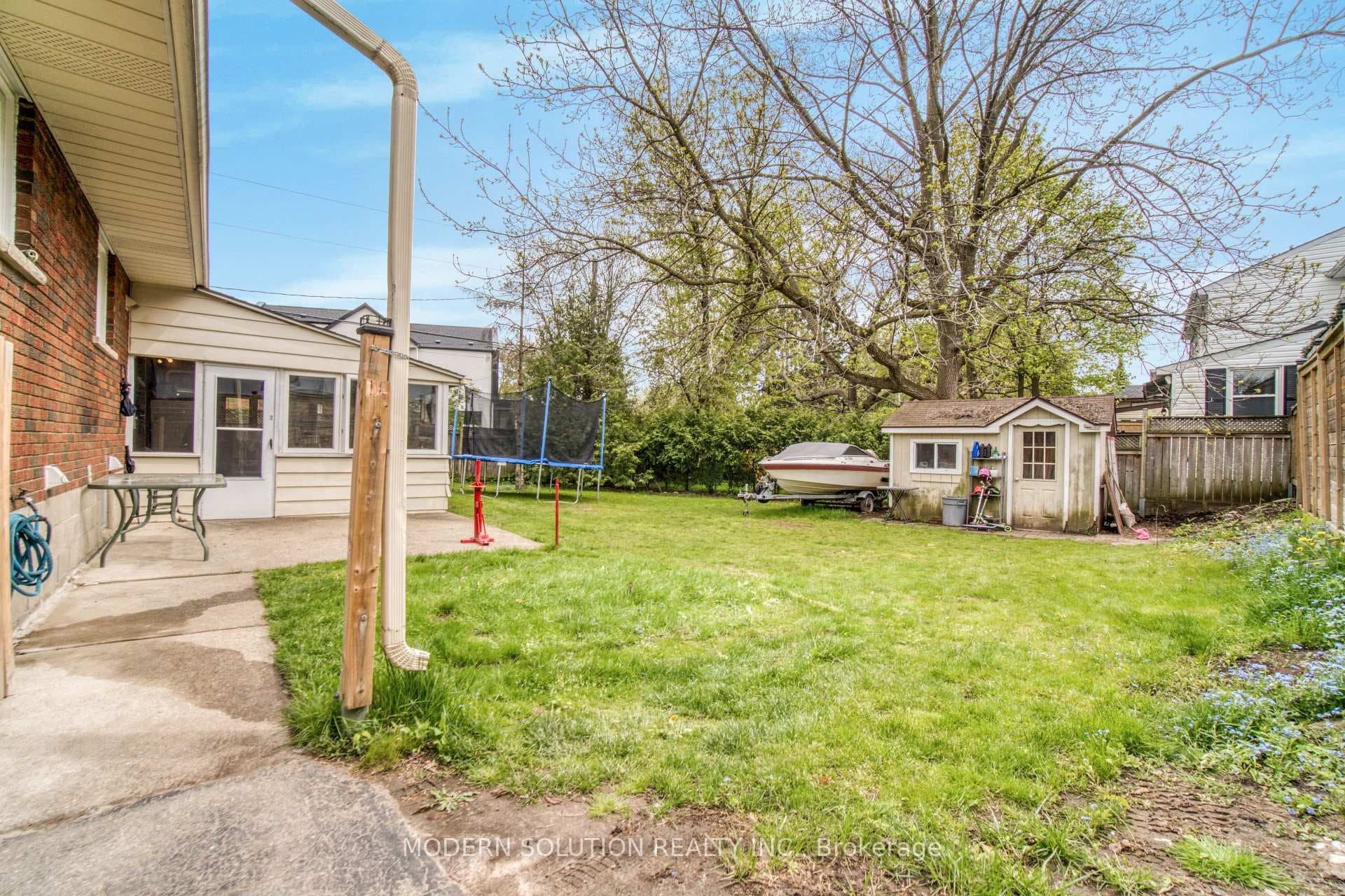 314 Strathcona Drive photo 40