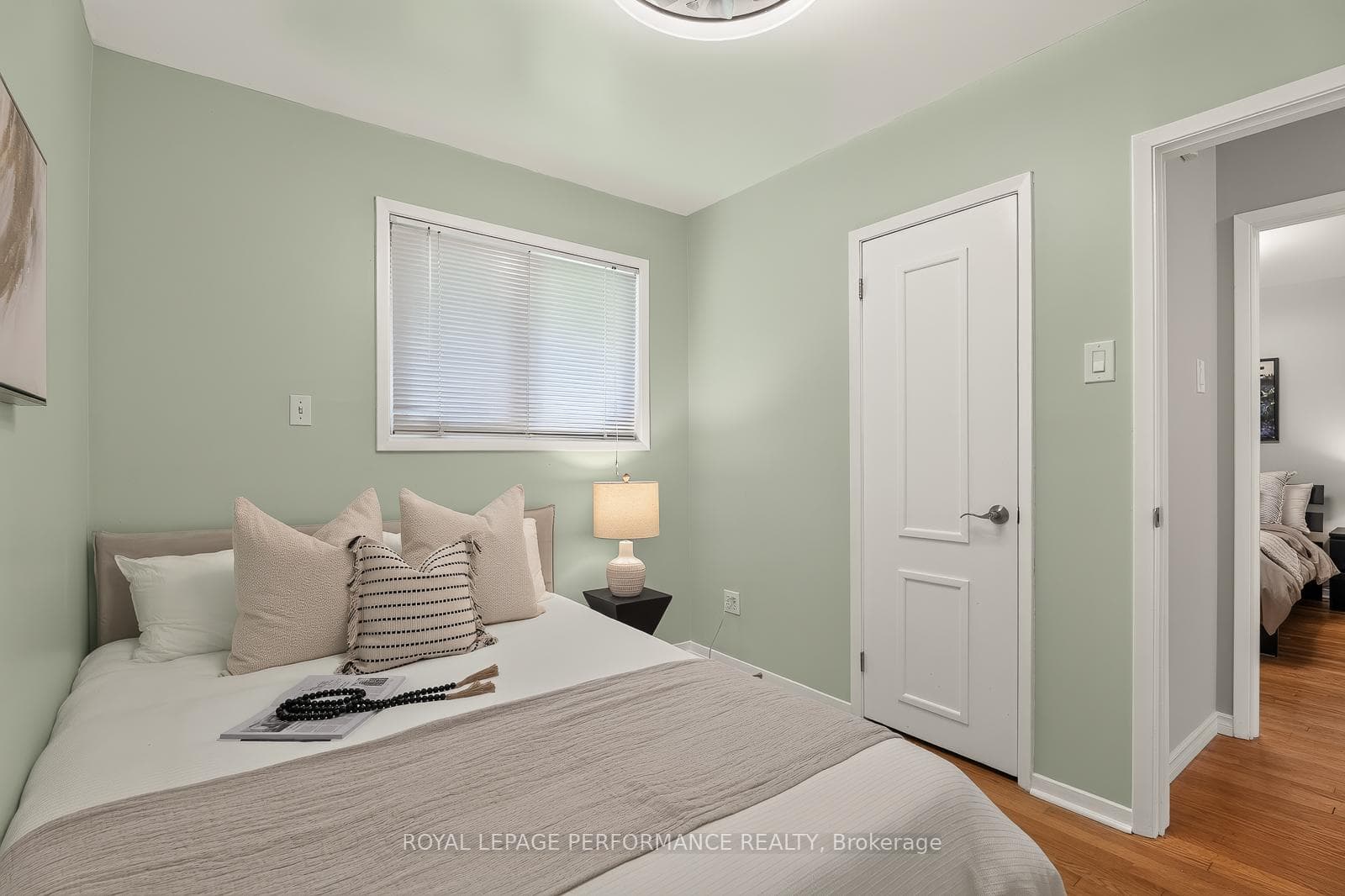 898 Charleswood Avenue photo 17