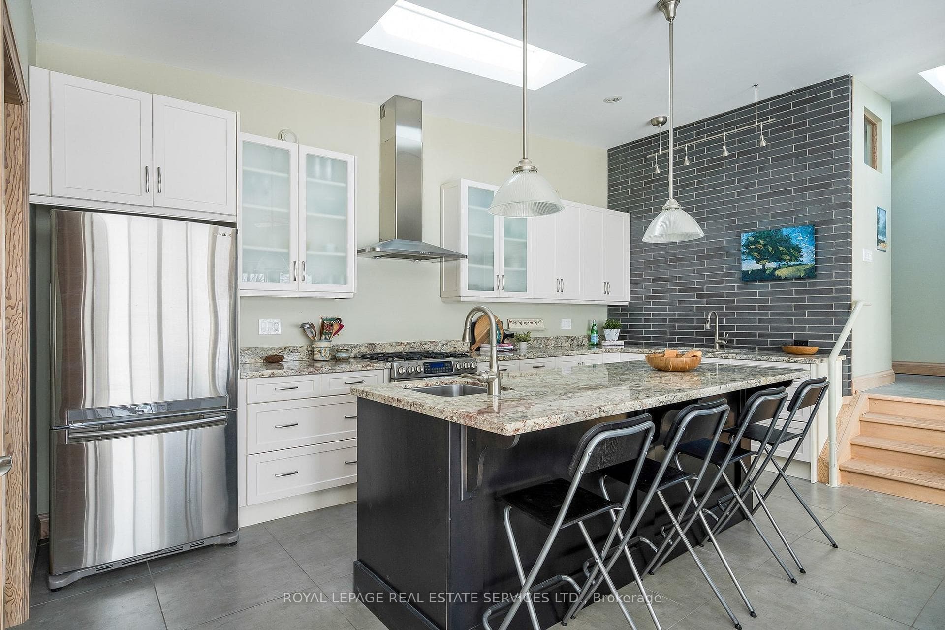837177 4th Line photo 10