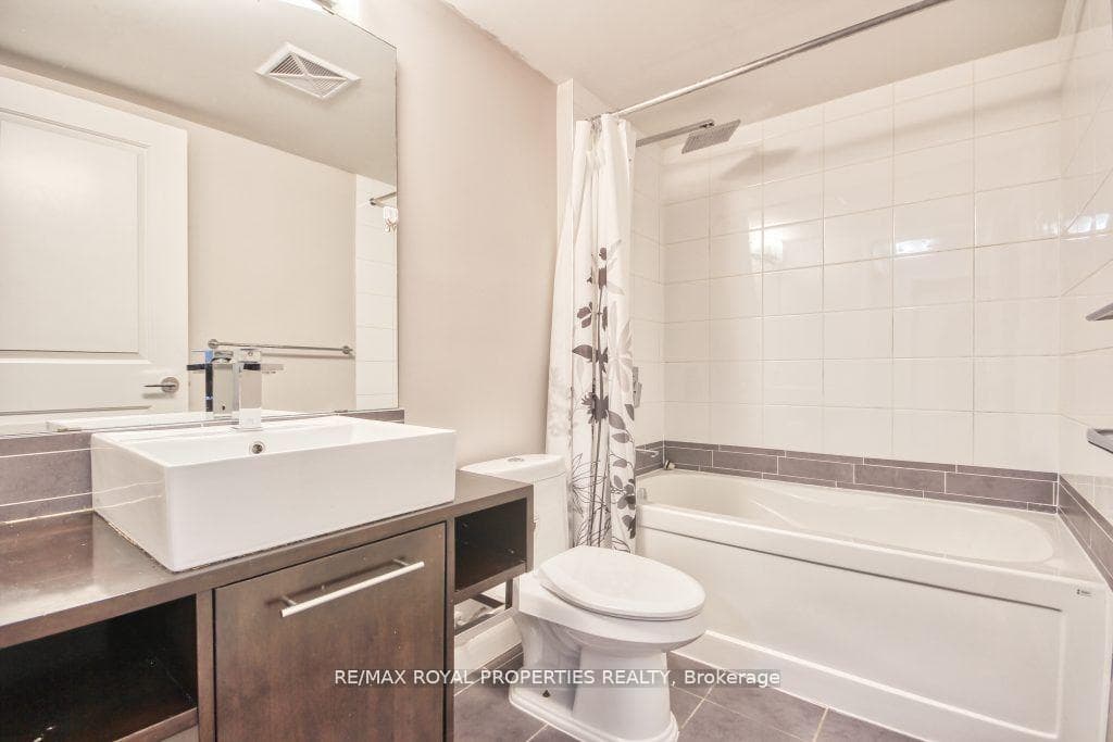 25 Town Centre Court Unit 1709 photo 13