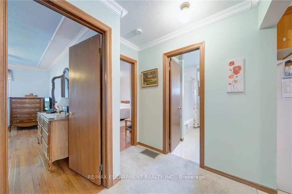 55 Latzer Crescent photo 14
