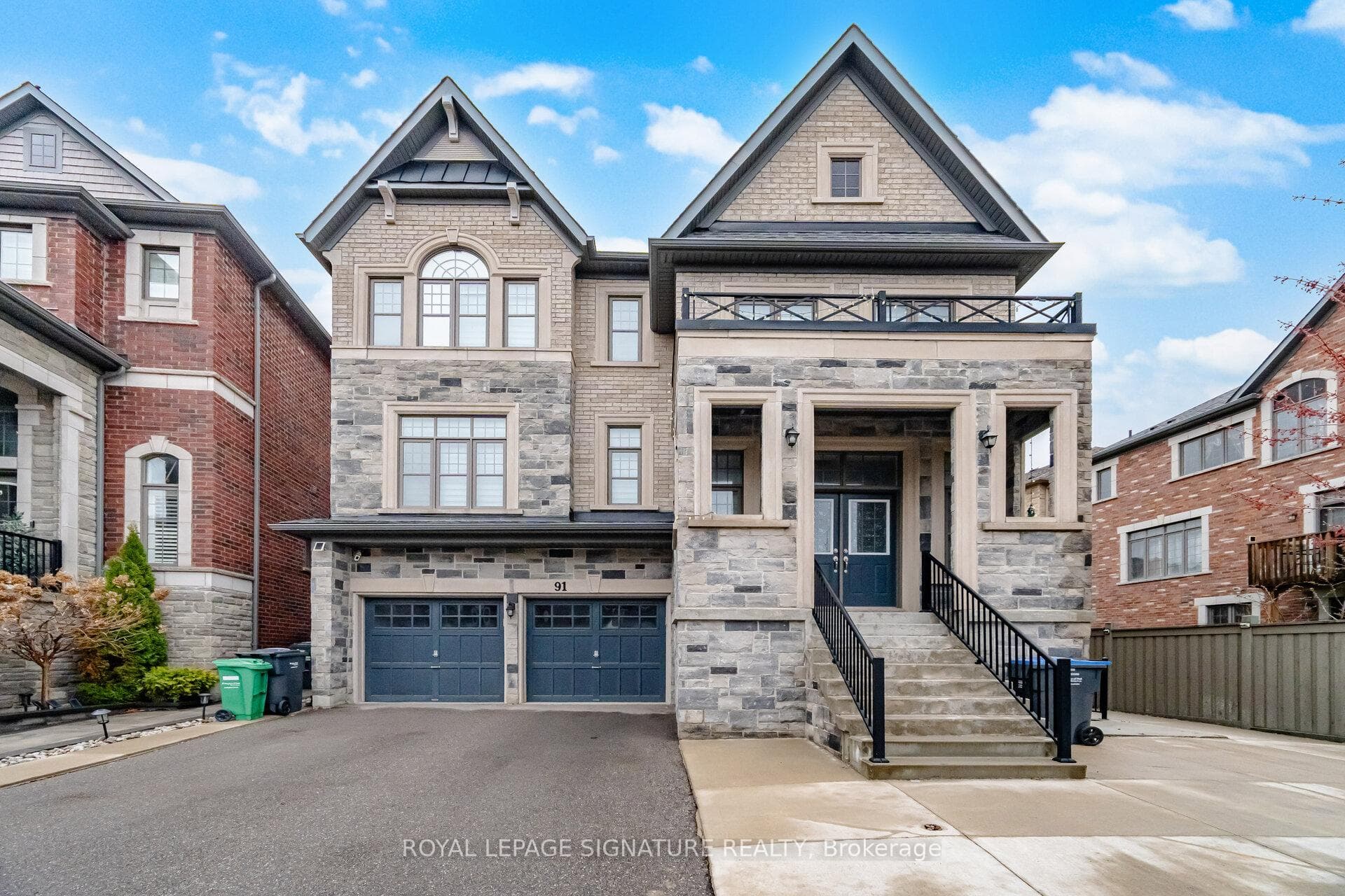 91 Roulette Crescent Unit 2 photo 1