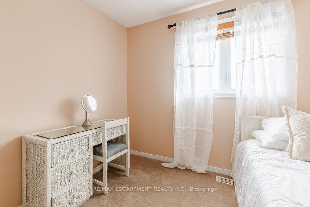 41 BANKFIELD Crescent photo 33