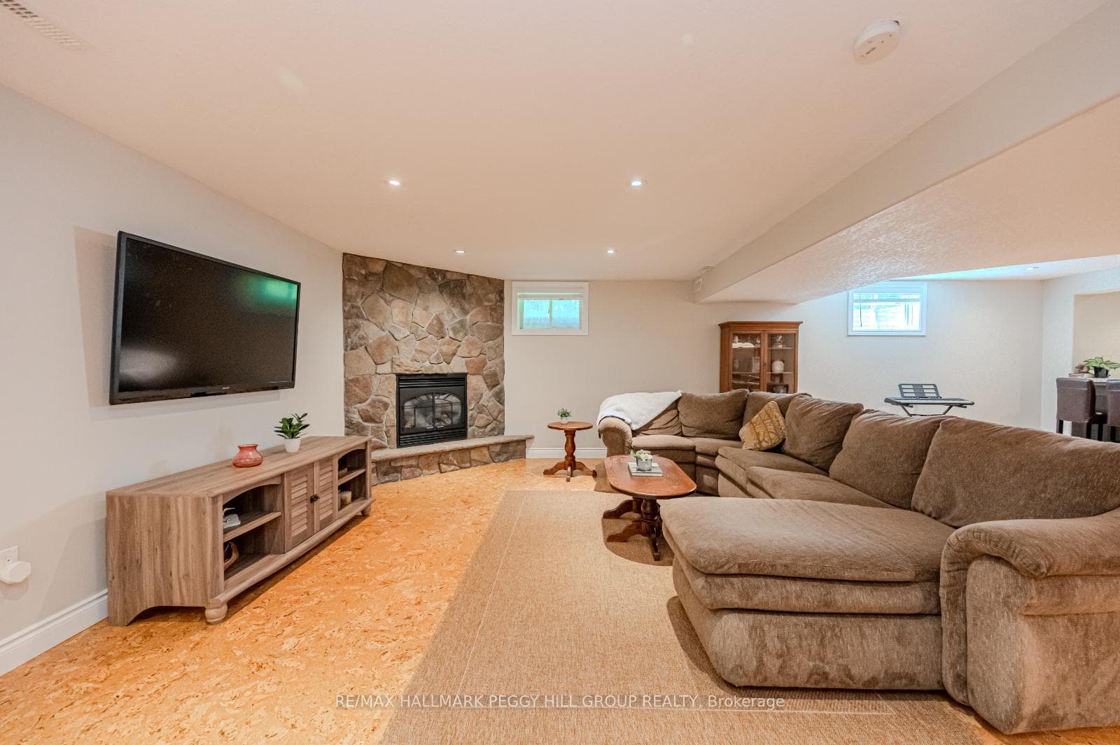 8 Red Oak Crescent photo 22
