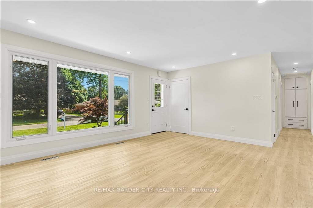 32 STRATHCONA Drive photo 14