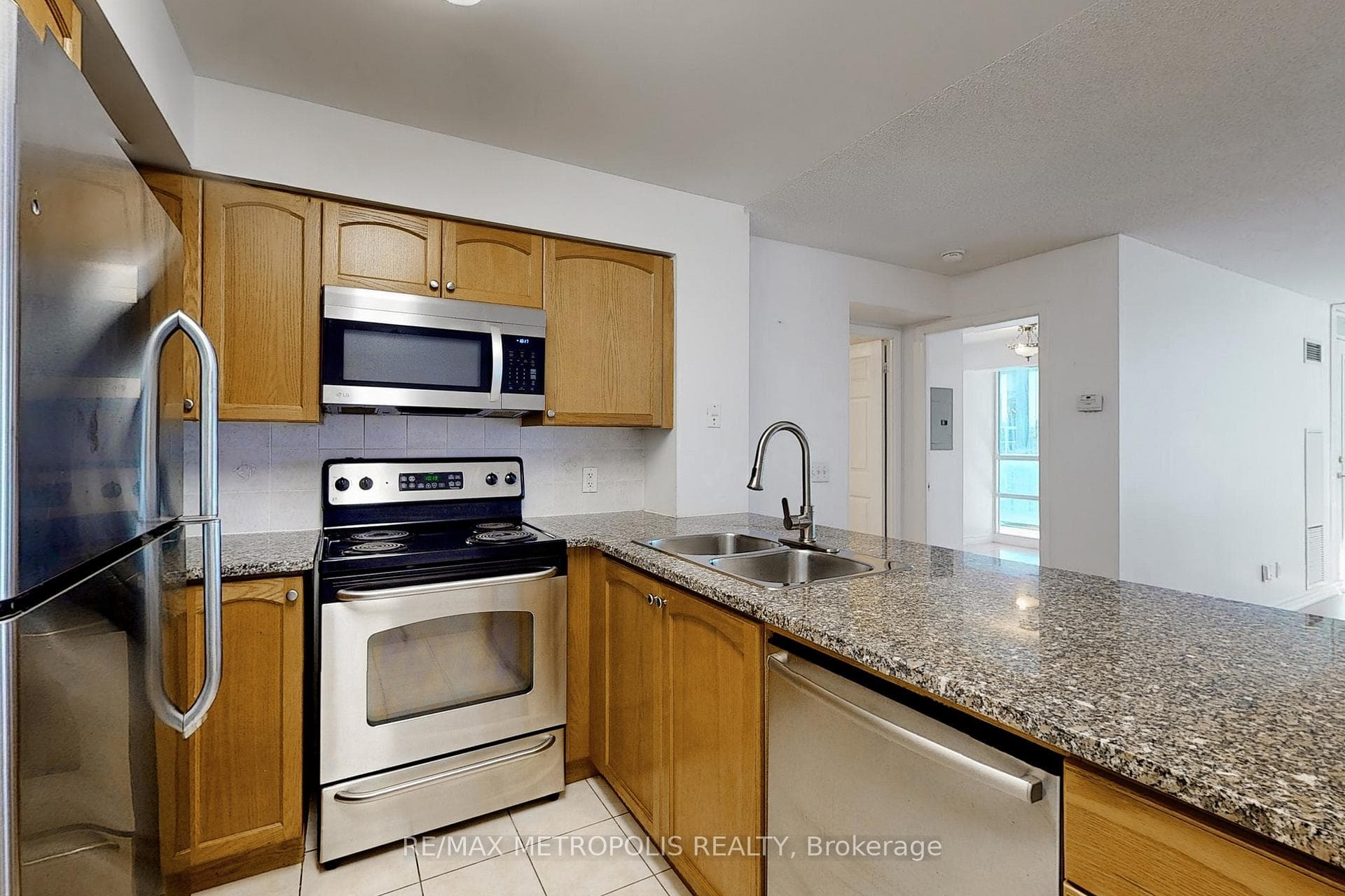 30 Grand Trunk Crescent Unit 502 photo 9