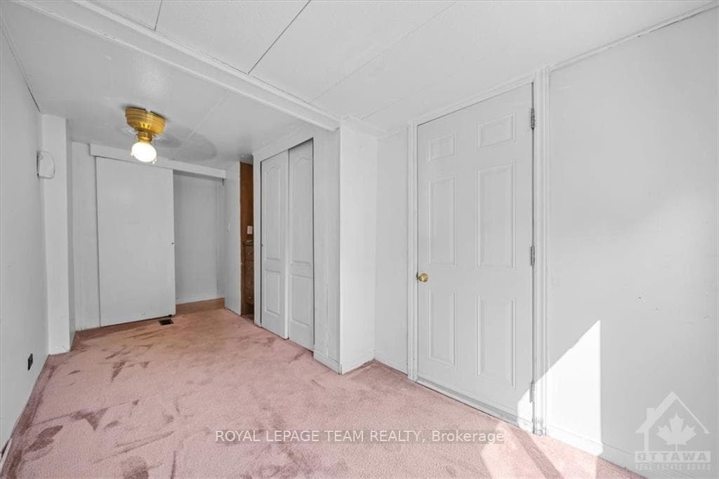 2 REDFERN Avenue photo 22