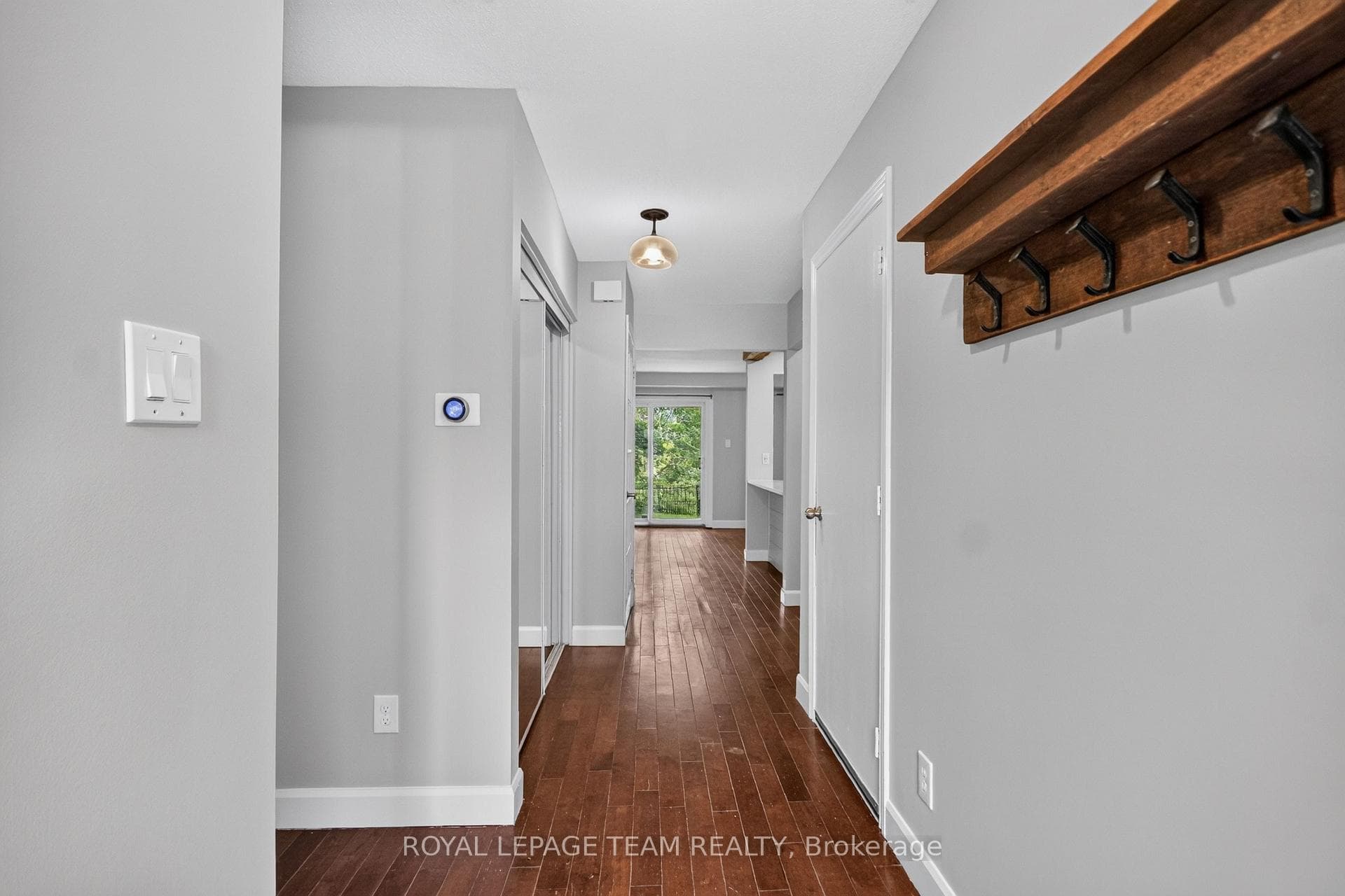 18 Chisholm Court Unit 9 photo 4