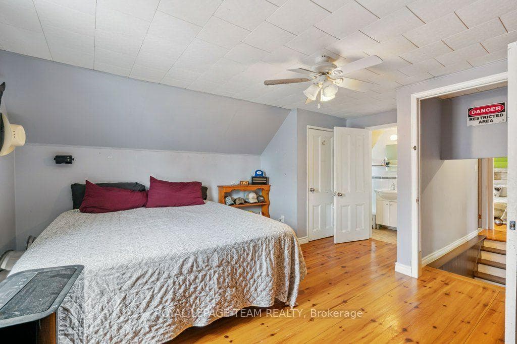 506 Victoria Street photo 20