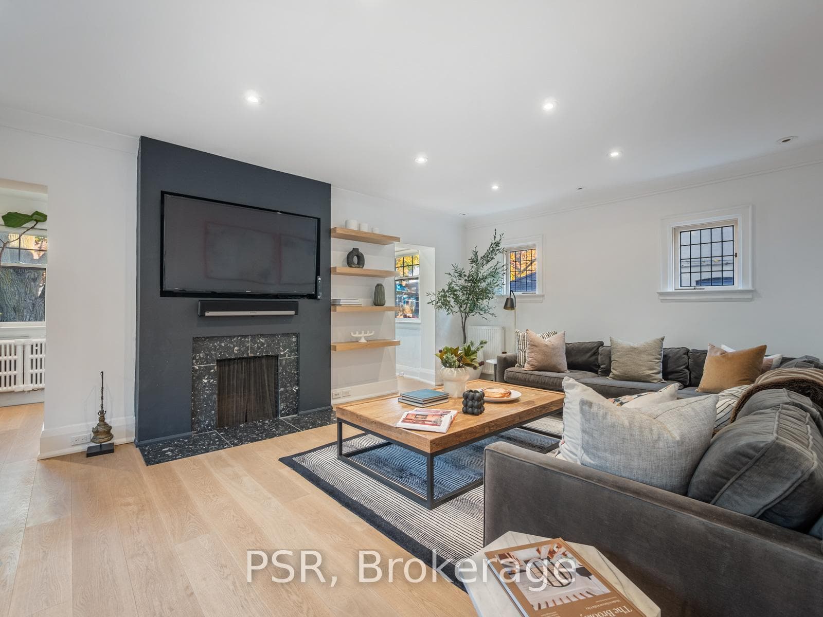 570 Oriole Parkway photo 9