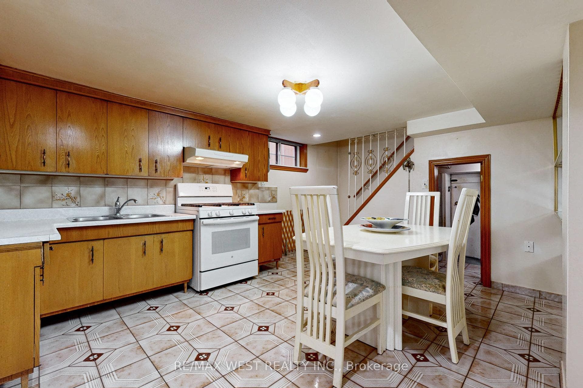 60 Parkchester Road photo 27