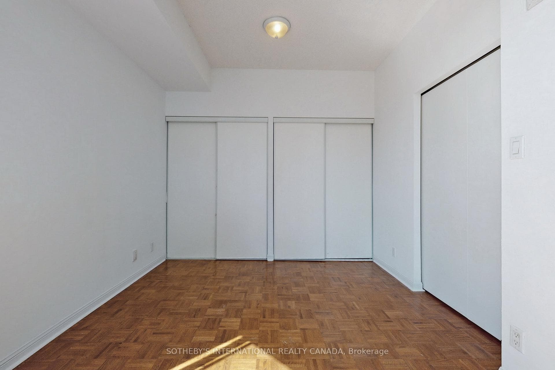 228 Queens Quay Unit 1005 photo 17