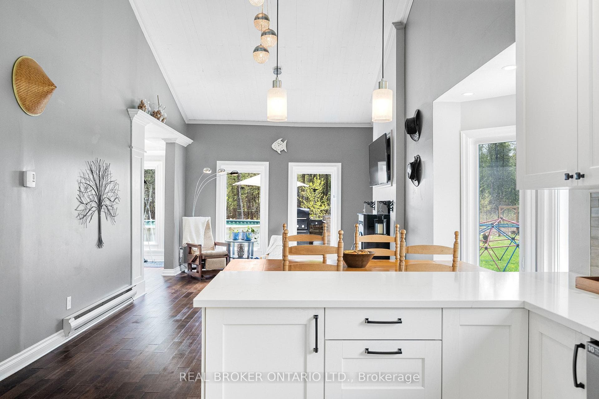 967 Upper Dwyer Hill Road photo 24